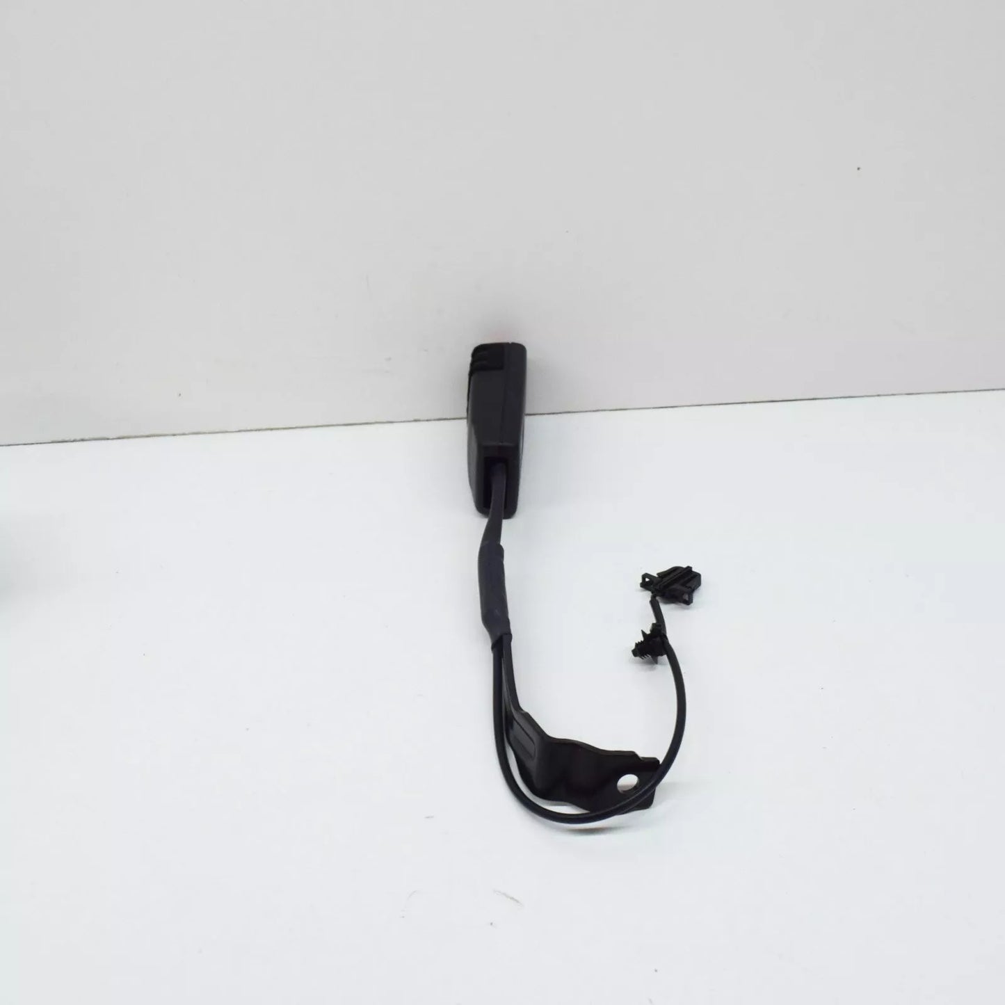 NEW AUDI A3 8P FRONT LEFT SEAT BELT LATCH LHD 8P4857755H01C