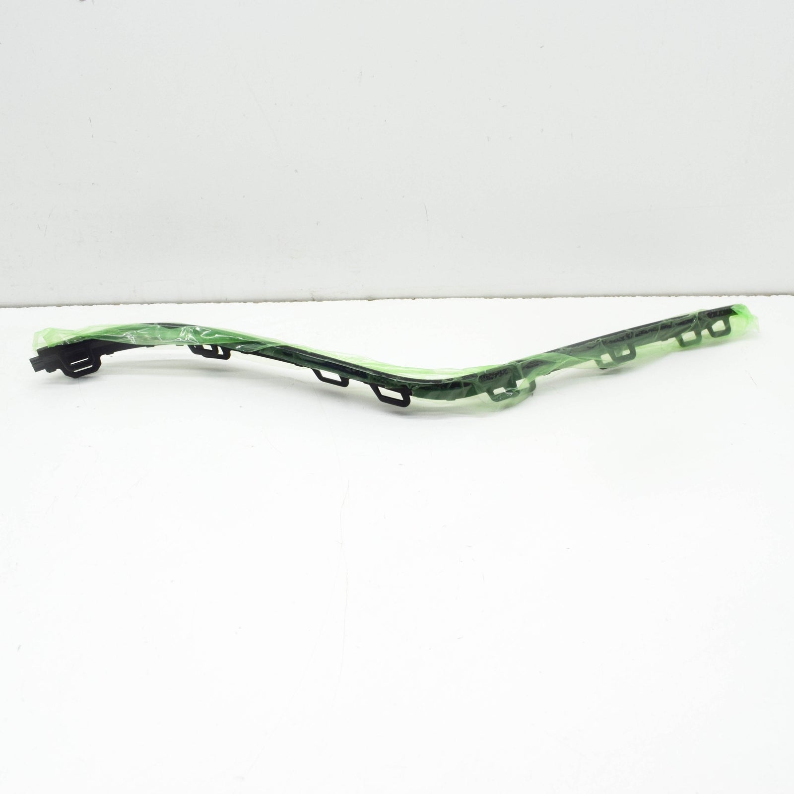 NEW MERCEDES-BENZ GLA X156 REAR BUMPER RIGHT LOWER MOLDING A1568856801 ORIGINAL