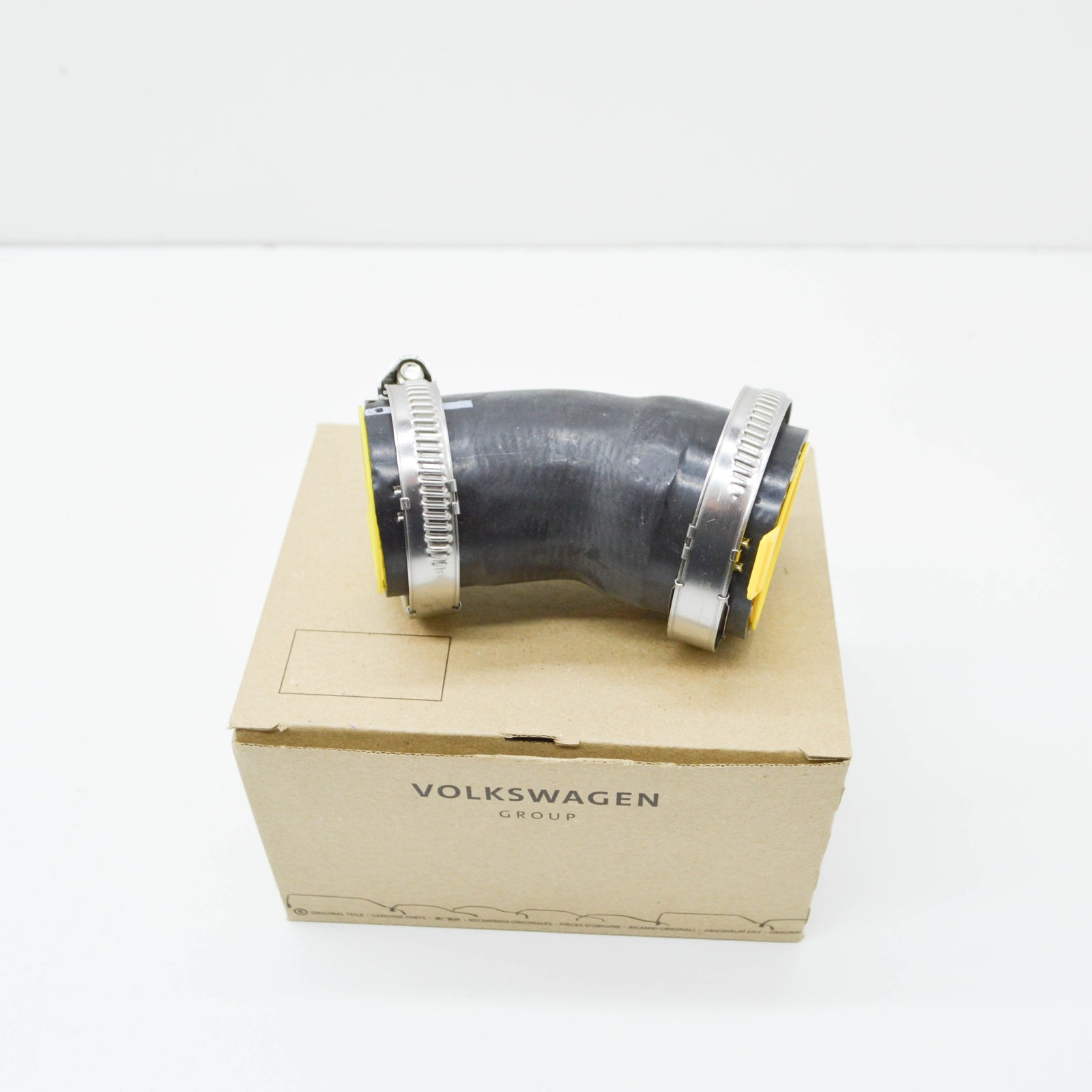 NEW AUDI A6 C8 LEFT ENGINE CHARGE AIR COOLER PRESSURE HOSE 06M145864A ORIGINAL