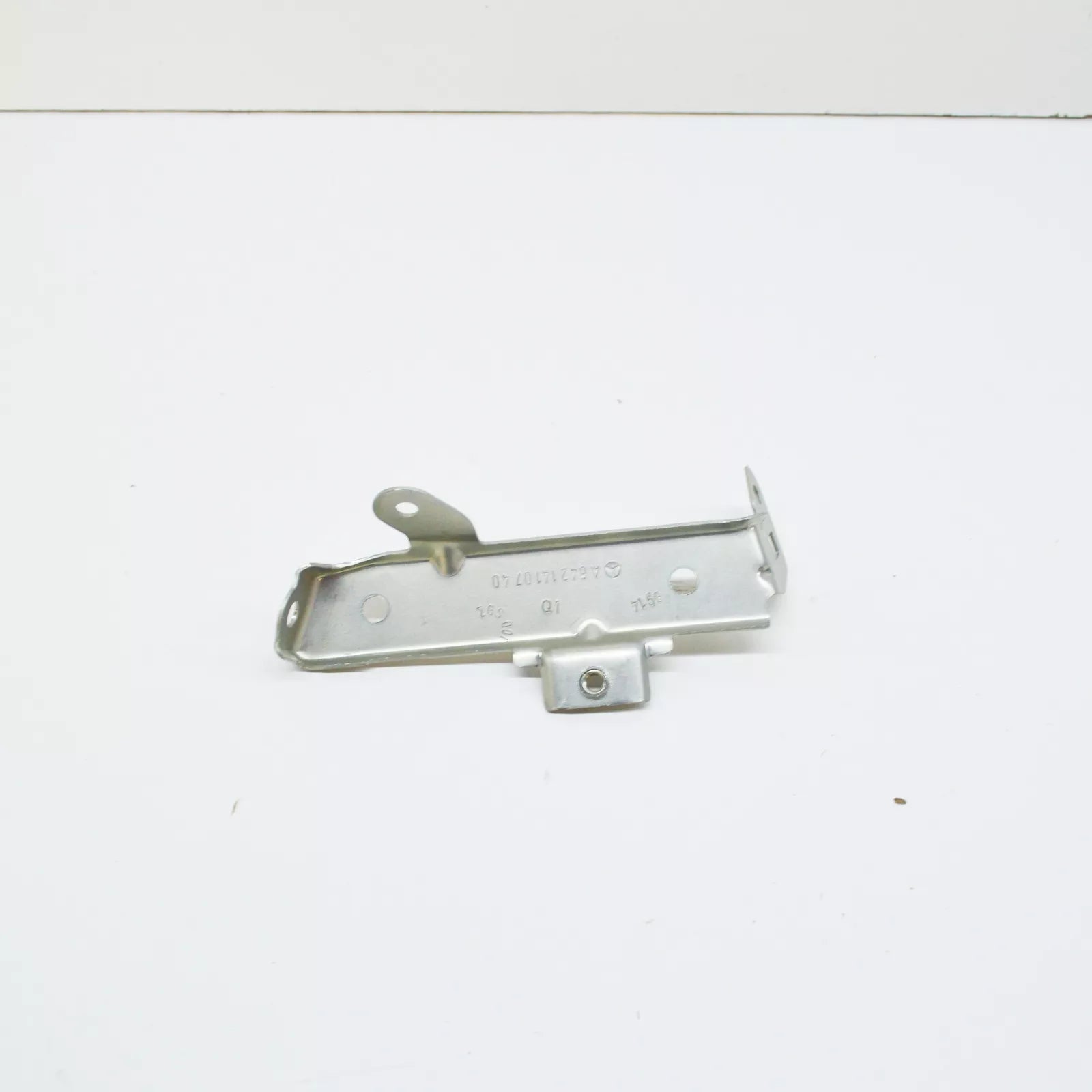 NEW MB ML W164 TRANSVERSE PIPE TO CYLINDER HEAD BRACKET A6421410740 ORIGINAL