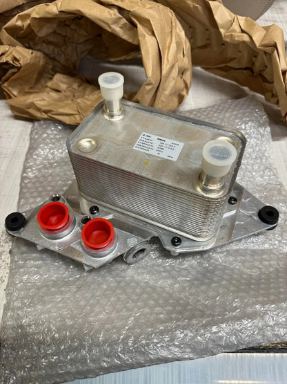 NEW AUDI R8 4.2L  ENGINE OIL COOLER 420117013E OEM 420-117-013-E