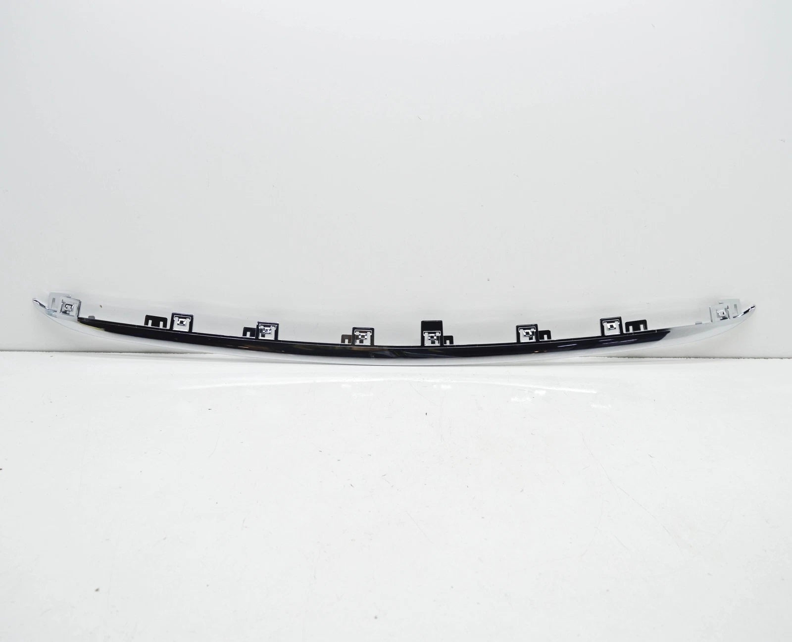 NEW MB CLS C257 FRONT BUMPER LOWER CENTER TRIM MOLDING A2578850302