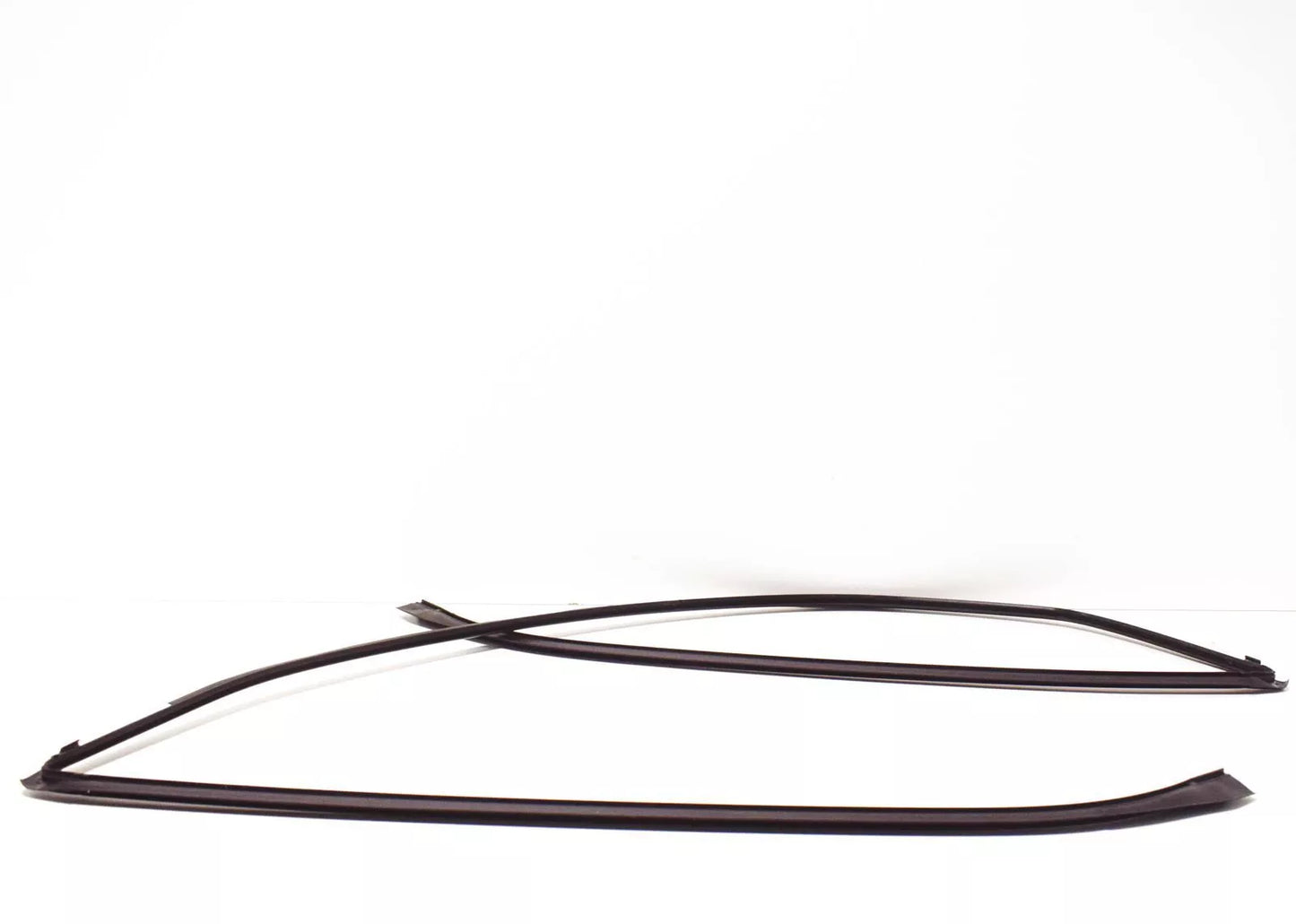 NEW BMW 6 E64 FRONT WINDSHIELD SEAL 51317008911 7008911 ORIGINAL