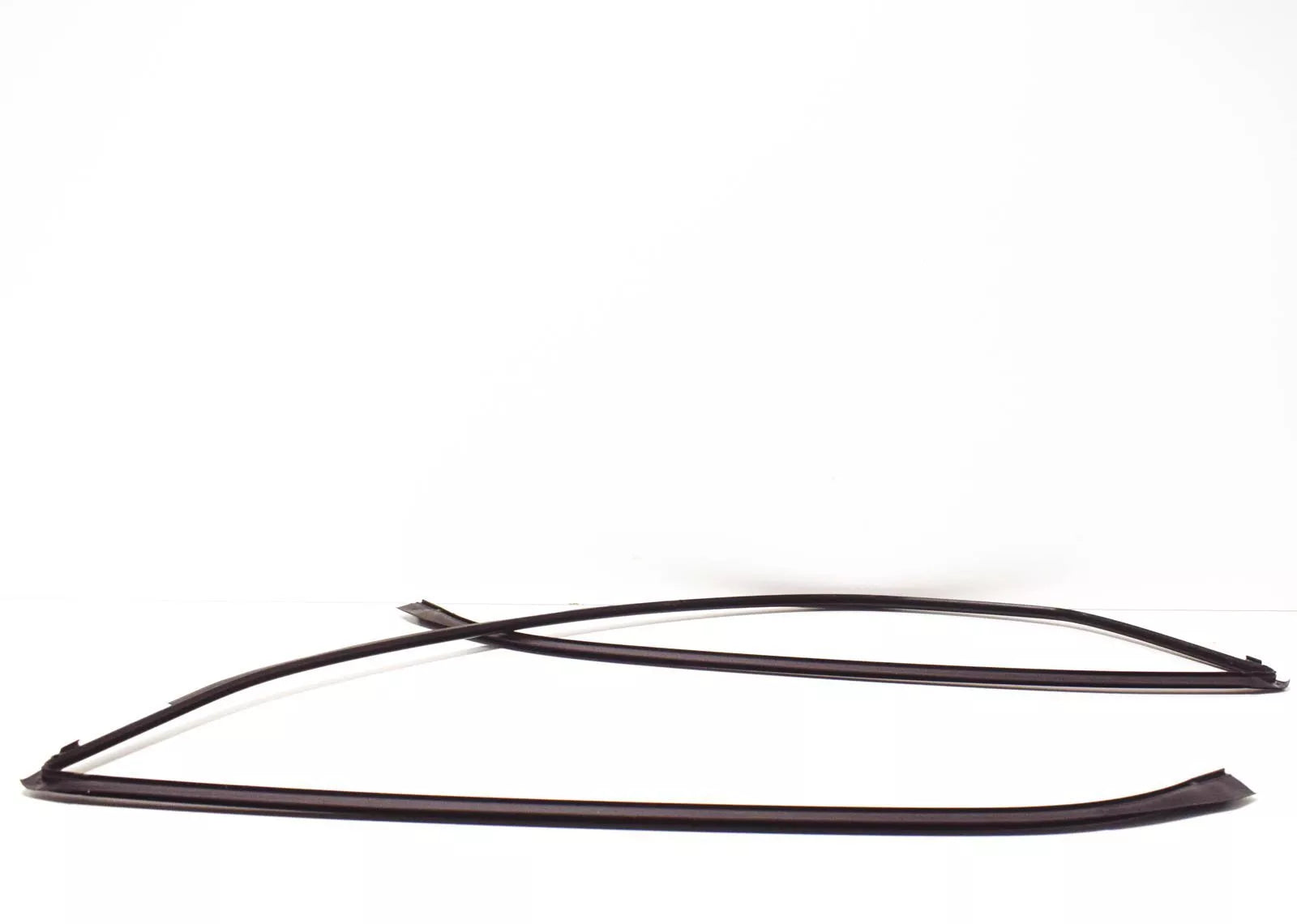 NEW BMW 6 E64 FRONT WINDSHIELD SEAL 51317008911 7008911 ORIGINAL