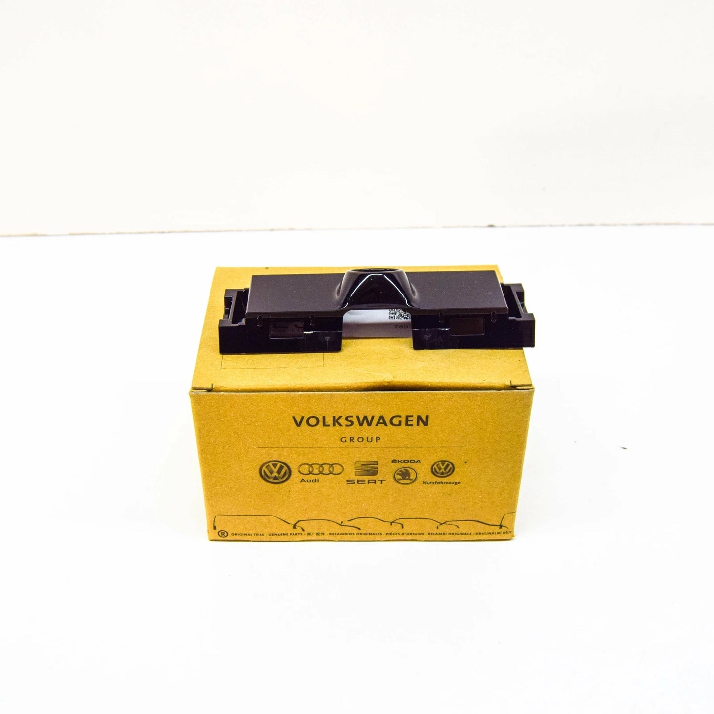 NEW VOLKSWAGEN TOUAREG 7P FRONT BUMPER CAMERA COVER CAP 7P6853140D041 ORIGINAL