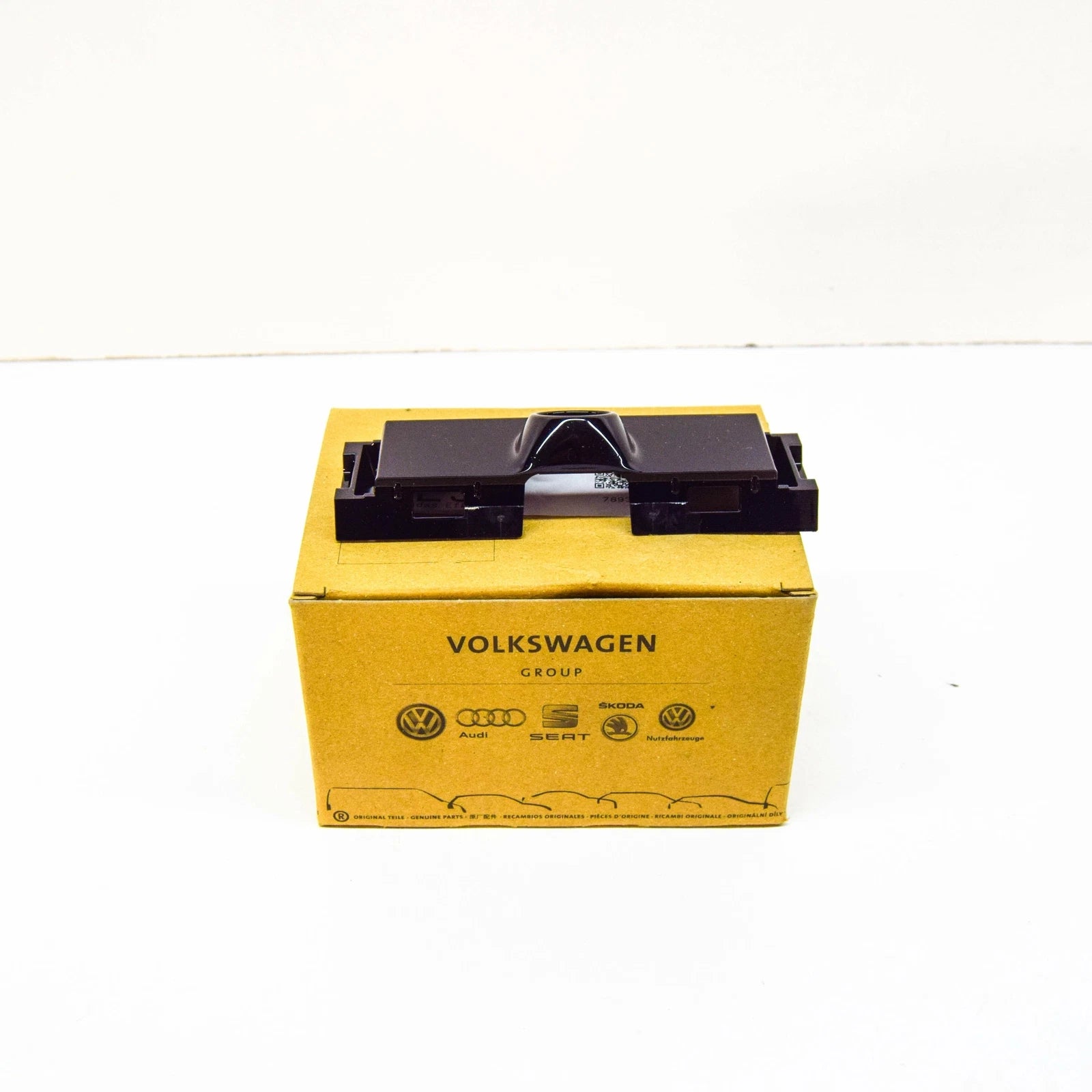 NEW VOLKSWAGEN TOUAREG 7P FRONT BUMPER CAMERA COVER CAP 7P6853140D041 ORIGINAL