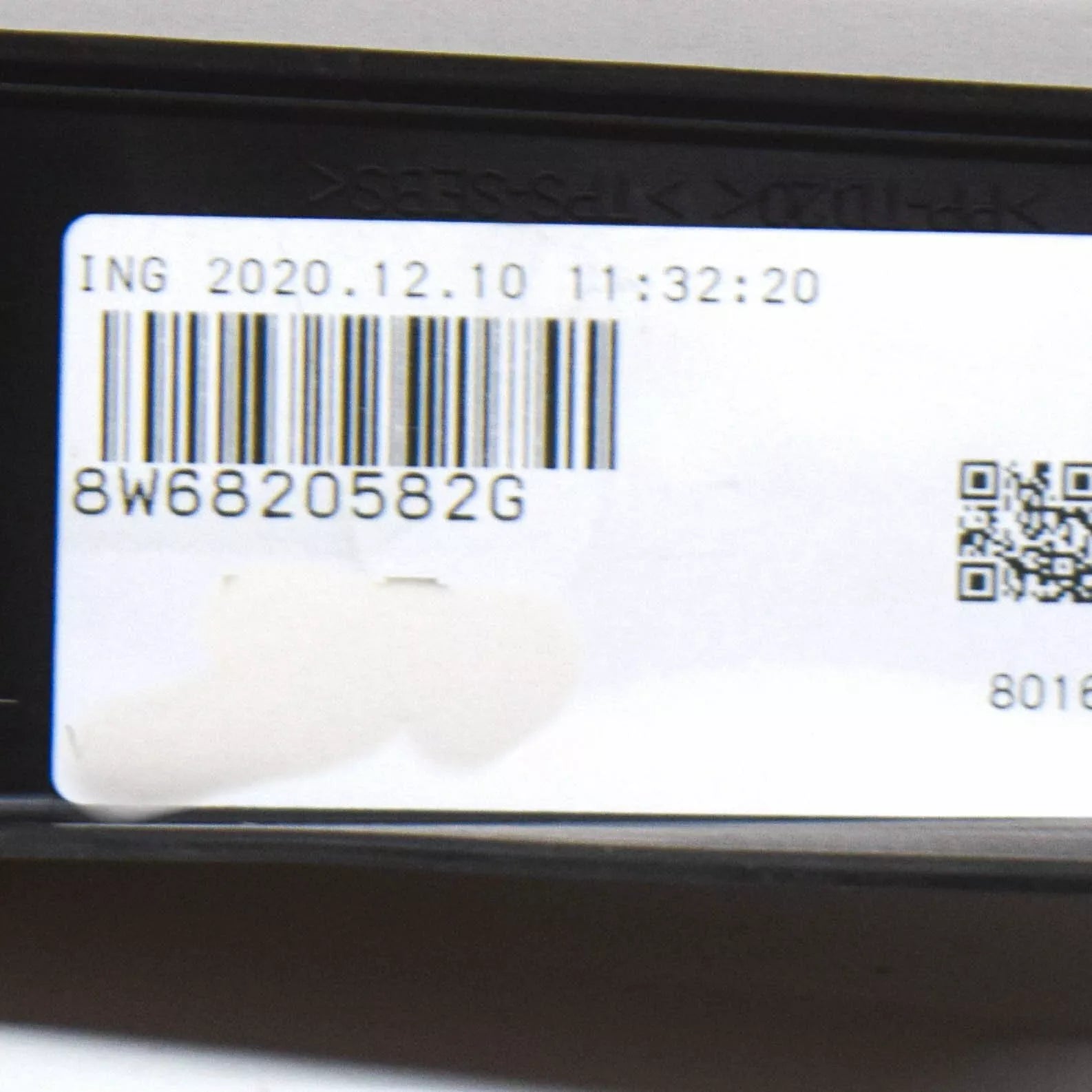 NEW AUDI A5 8W6 FRONT RIGHT SIDE ENGINE HOOD COVER 8W6820582G ORIGINAL