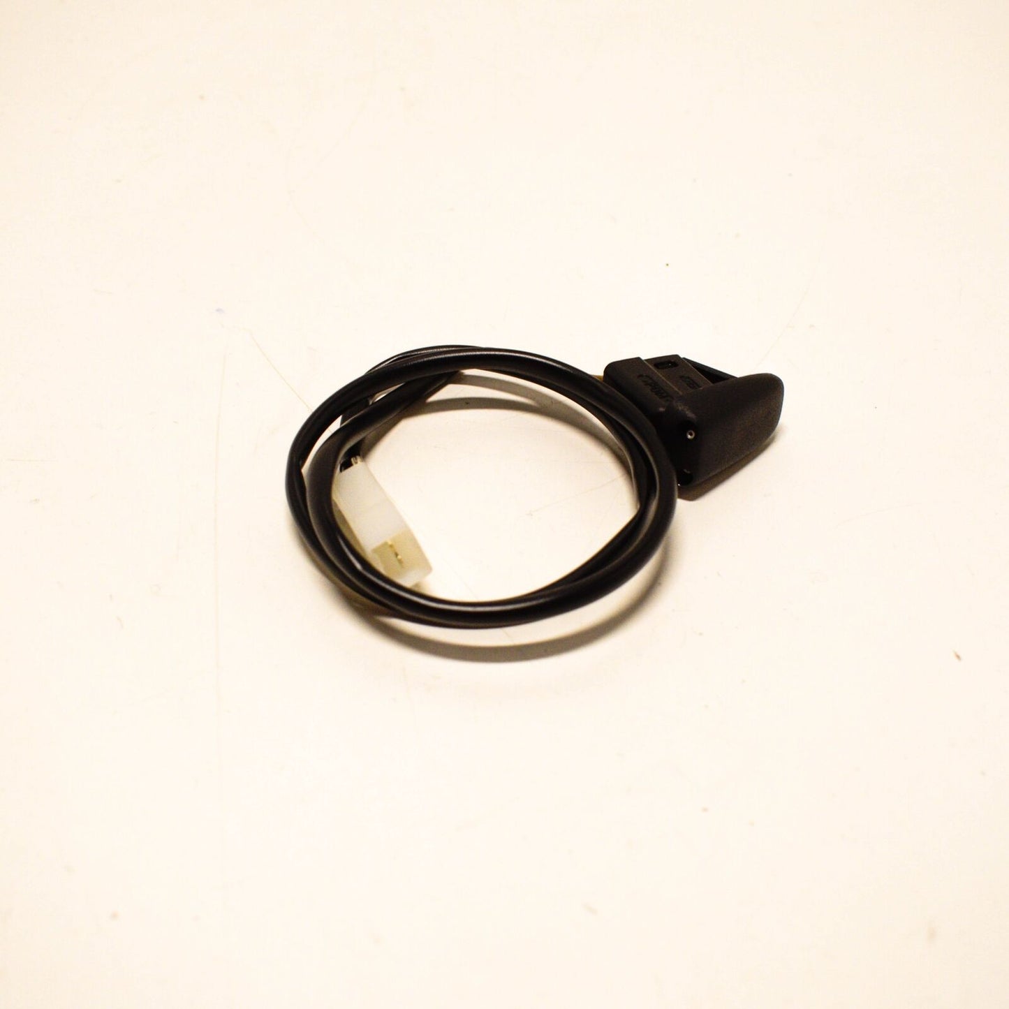 NEW MERCEDES-BENZ CLK C208 RIGHT WASHER JET NOZZLE A2088601147 ORIGINAL