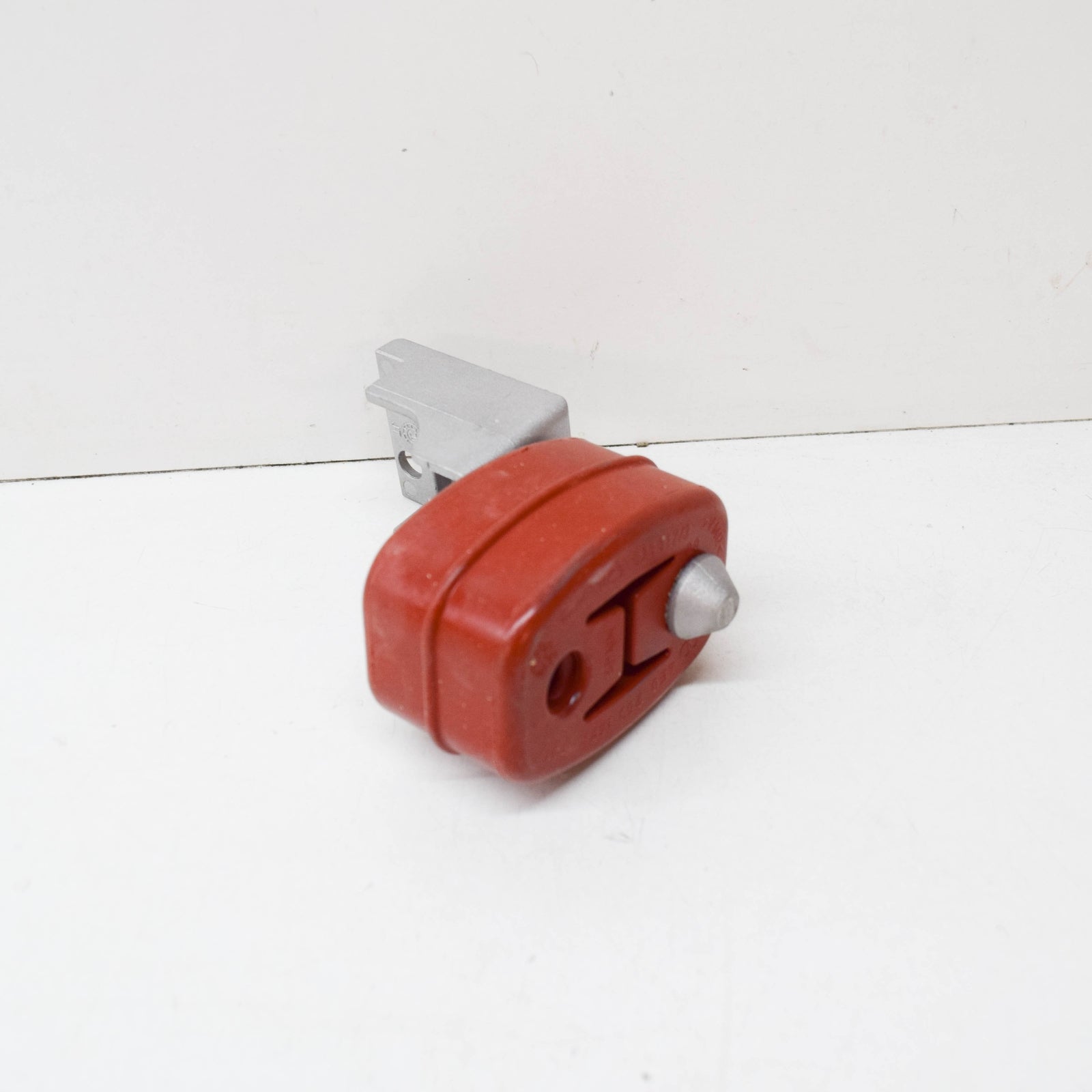 NEW AUDI A3 8V REAR EXHAUST SYSTEM RETAINER 5Q0253144E ORIGINAL