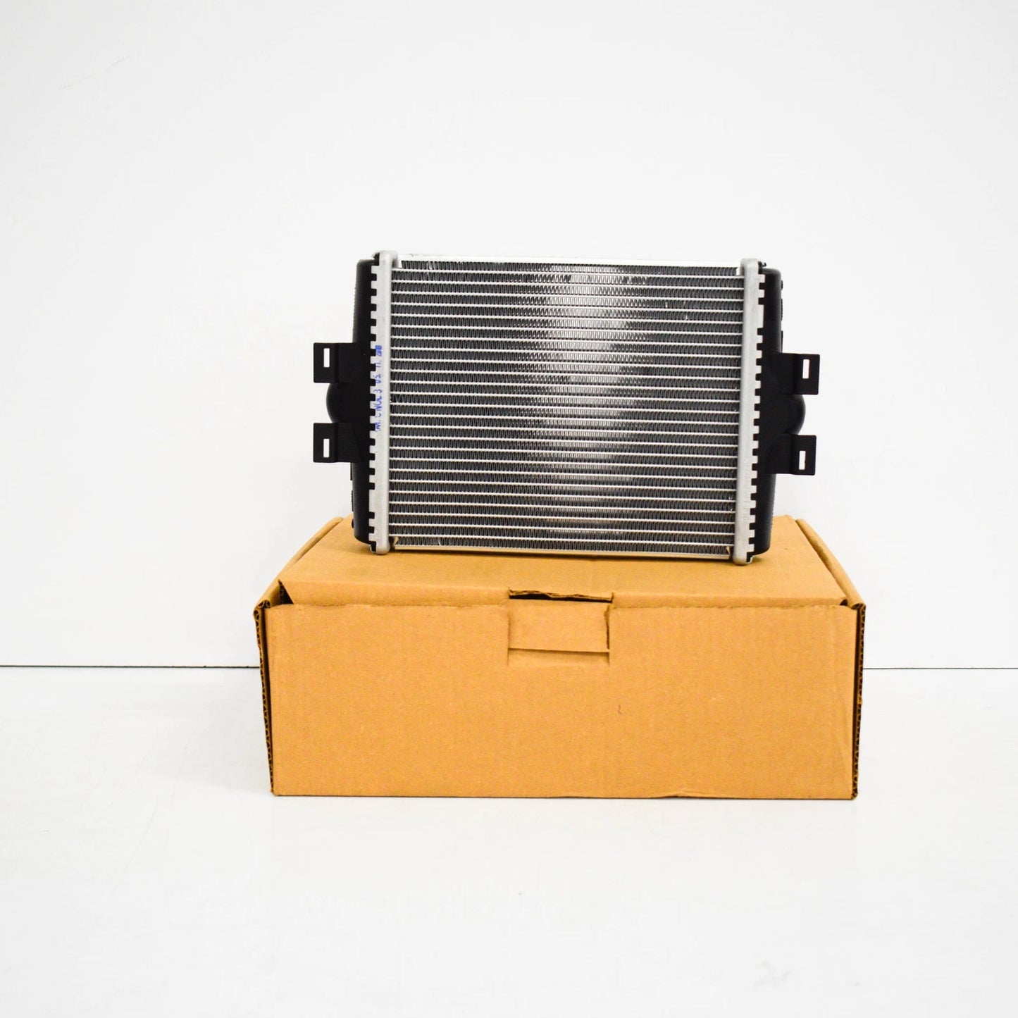 NEW BMW 2 F22 F23 ADDITIONAL COOLING RADIATOR 7628057 17117628057 ORIGINAL