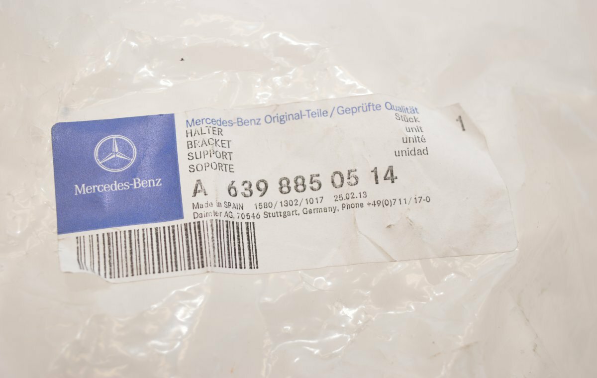 NEW MERCEDES-BENZ VITO W639 FRONT BUMPER RIGHT BRACKET A6398850514 ORIGINAL