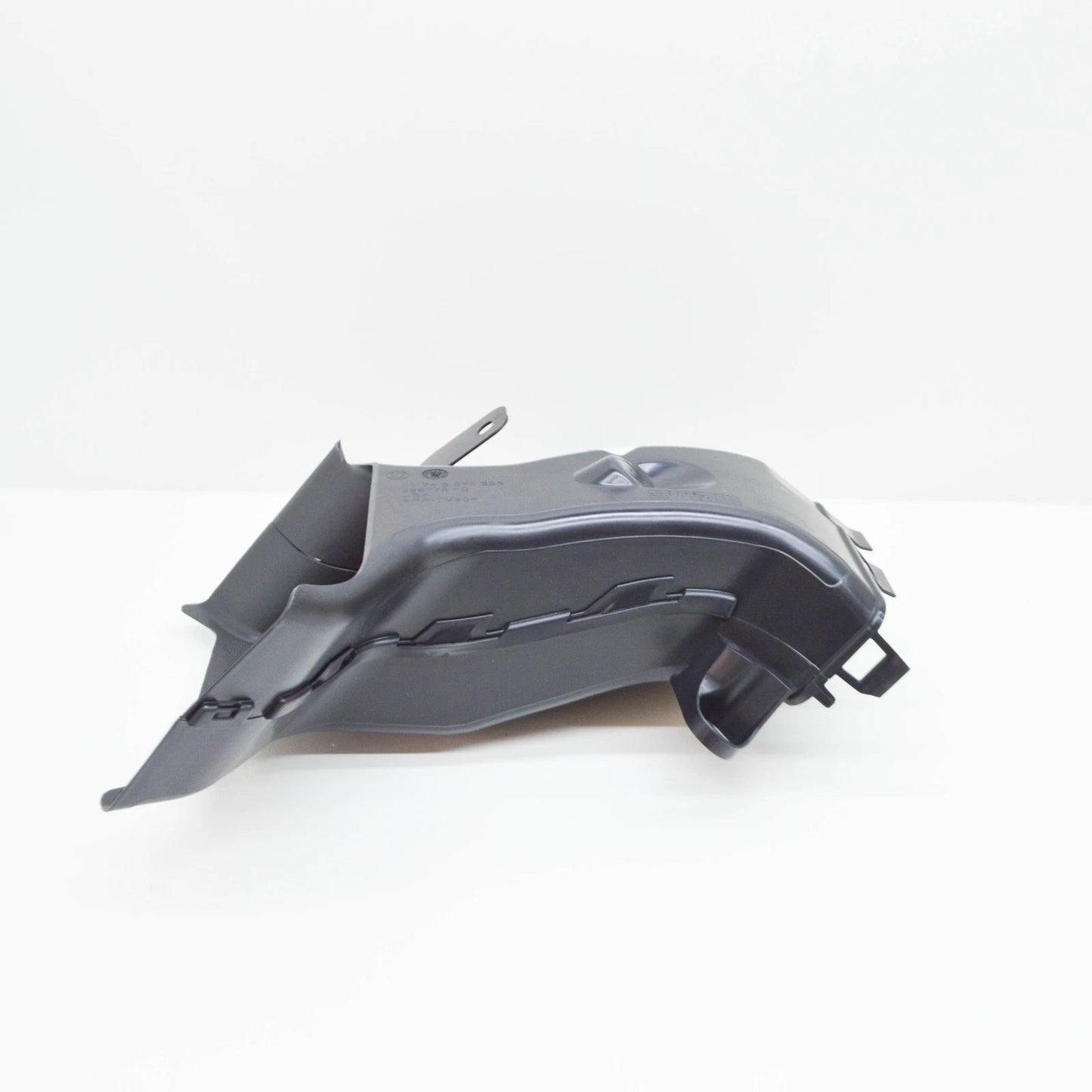 NEW BMW X6 G06 LEFT FRONT AIR INTAKE PIPE 51748070233 8070233 2021 ORIGINAL