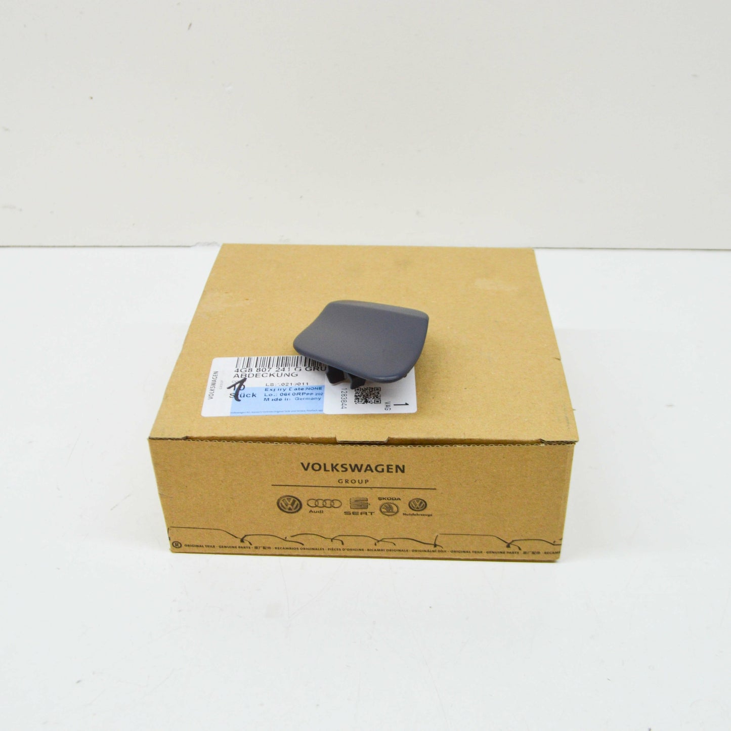 new audi rs7 4g8 front bumper tow hook eye cover cap 4g8807241ggru original