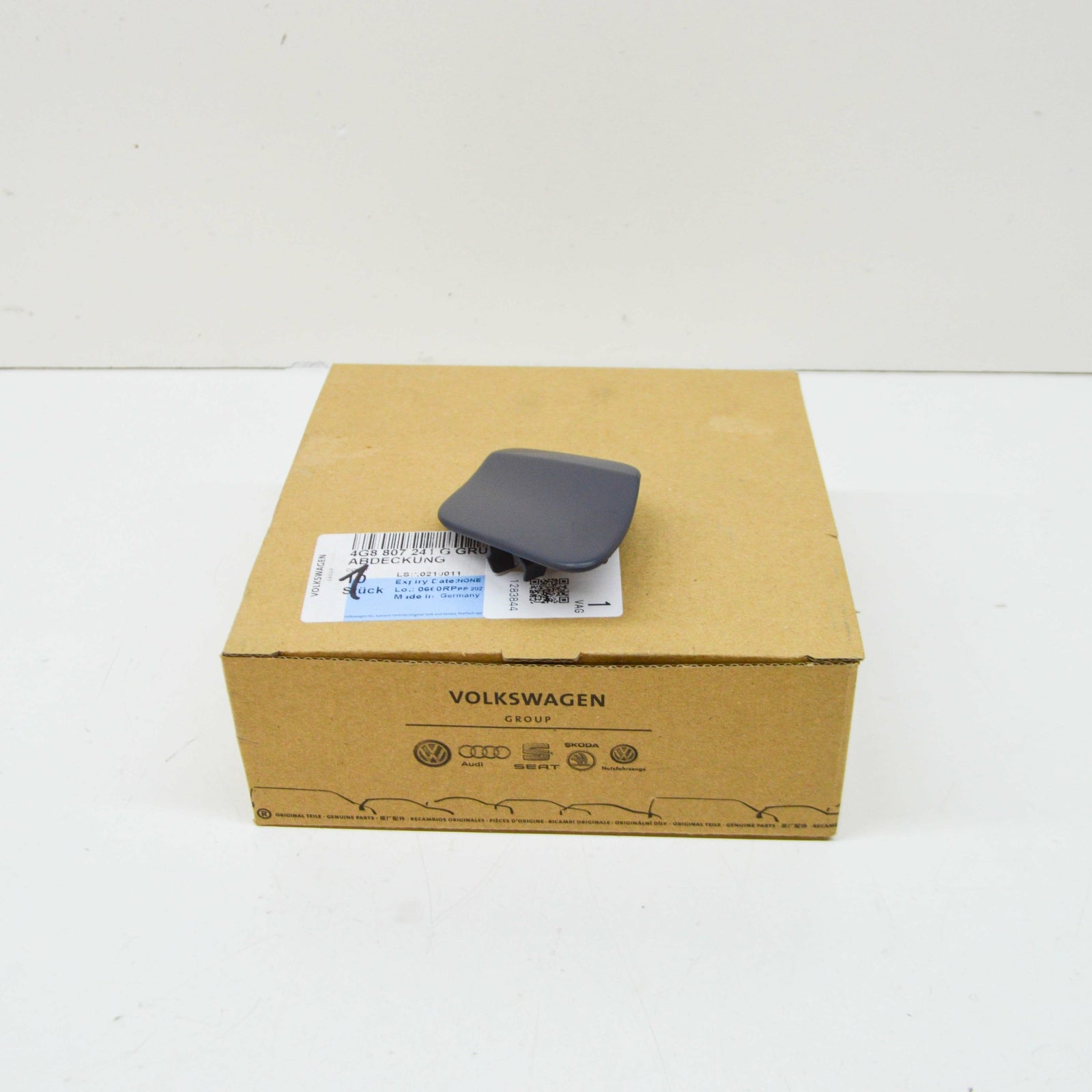 new audi rs7 4g8 front bumper tow hook eye cover cap 4g8807241ggru original