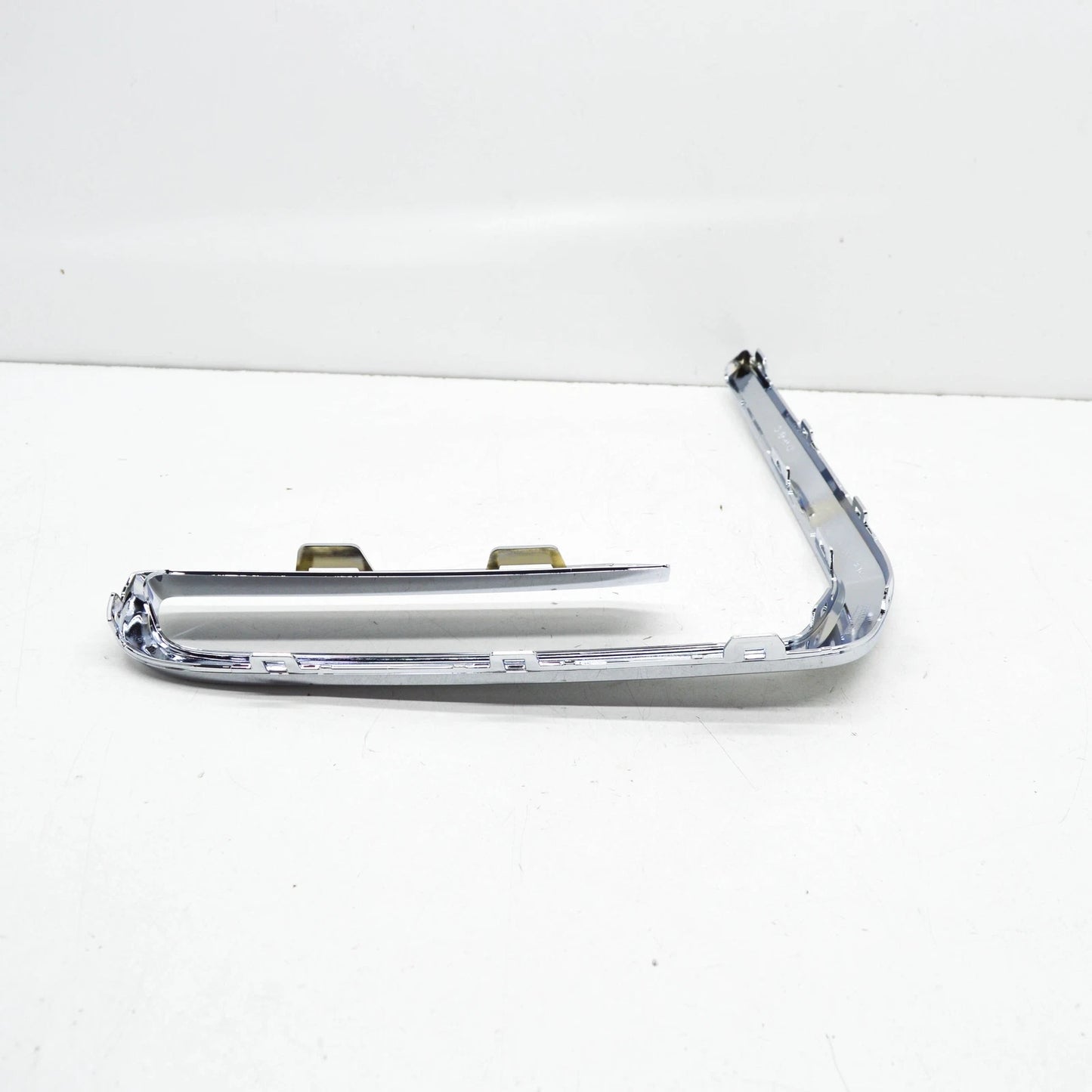 NEW BMW X7 G07 M FRONT BUMPER RIGHT FINISHER 51118745740 ORIGINAL