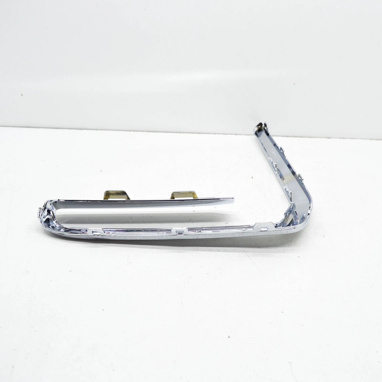 NEW BMW X7 G07 M FRONT BUMPER RIGHT FINISHER 51118745740 ORIGINAL