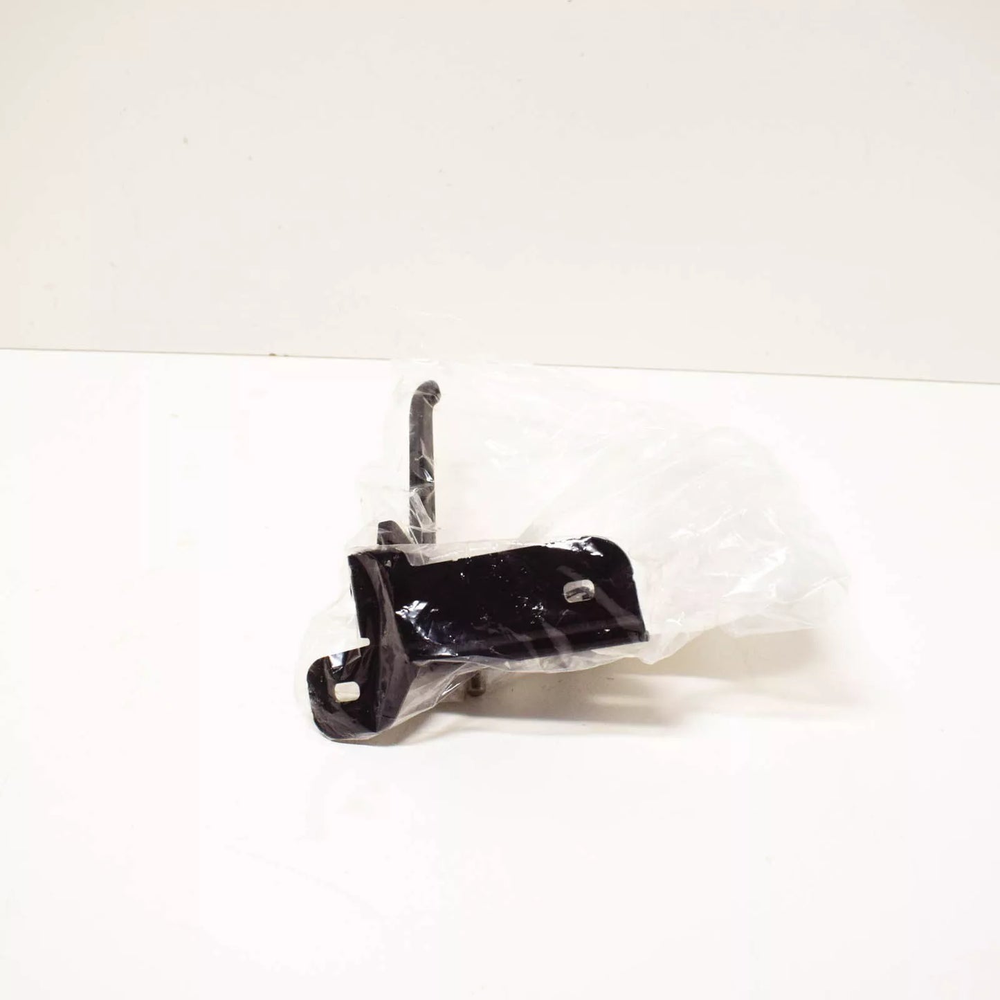 NEW BMW 7 E65 ENGINE HOOD CATCH 51237145413 7145413 ORIGINAL