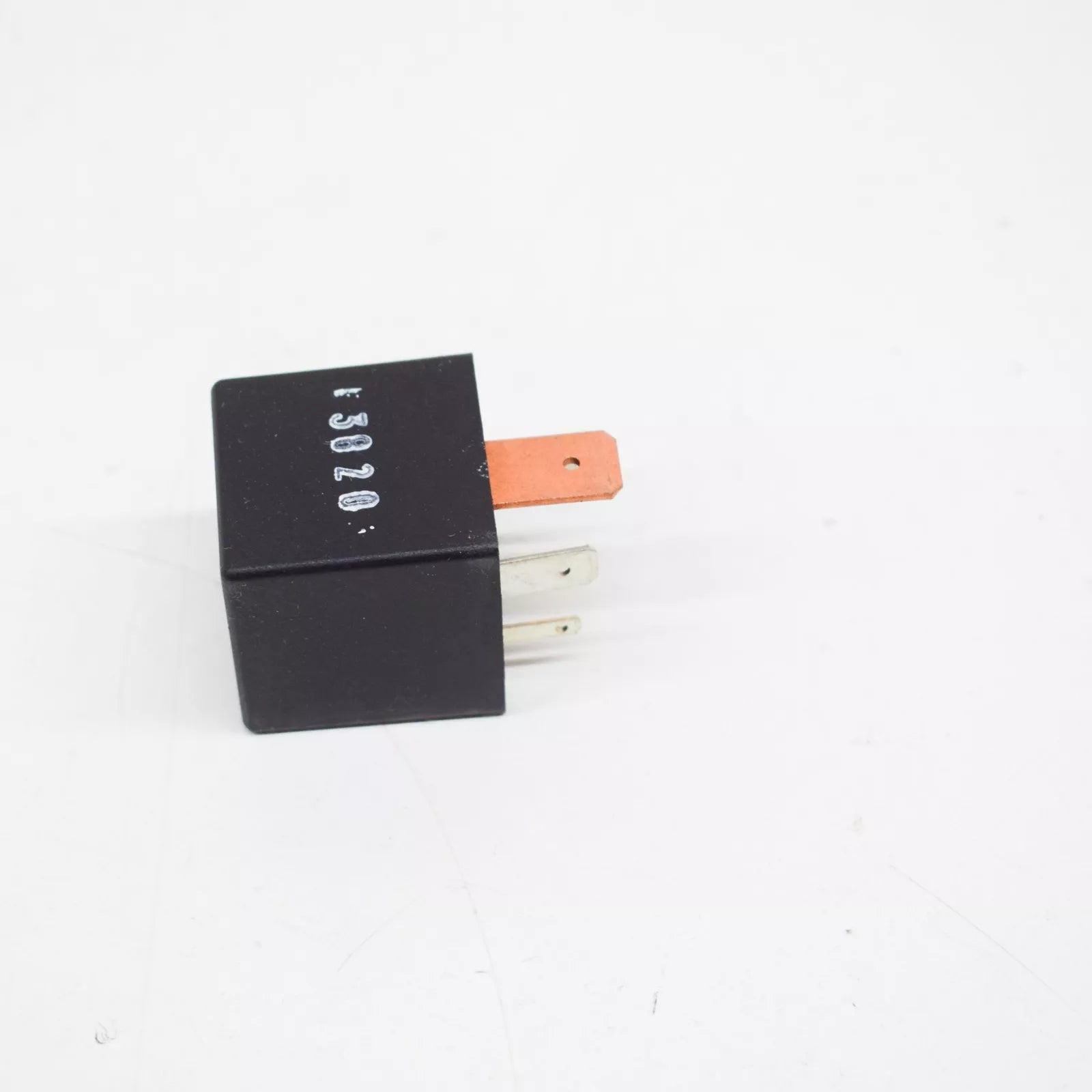 NEW VW GOLF MK5 CURRENT MEASUREMENT RELAY LOCATION/CODE SENSOR 03C906207