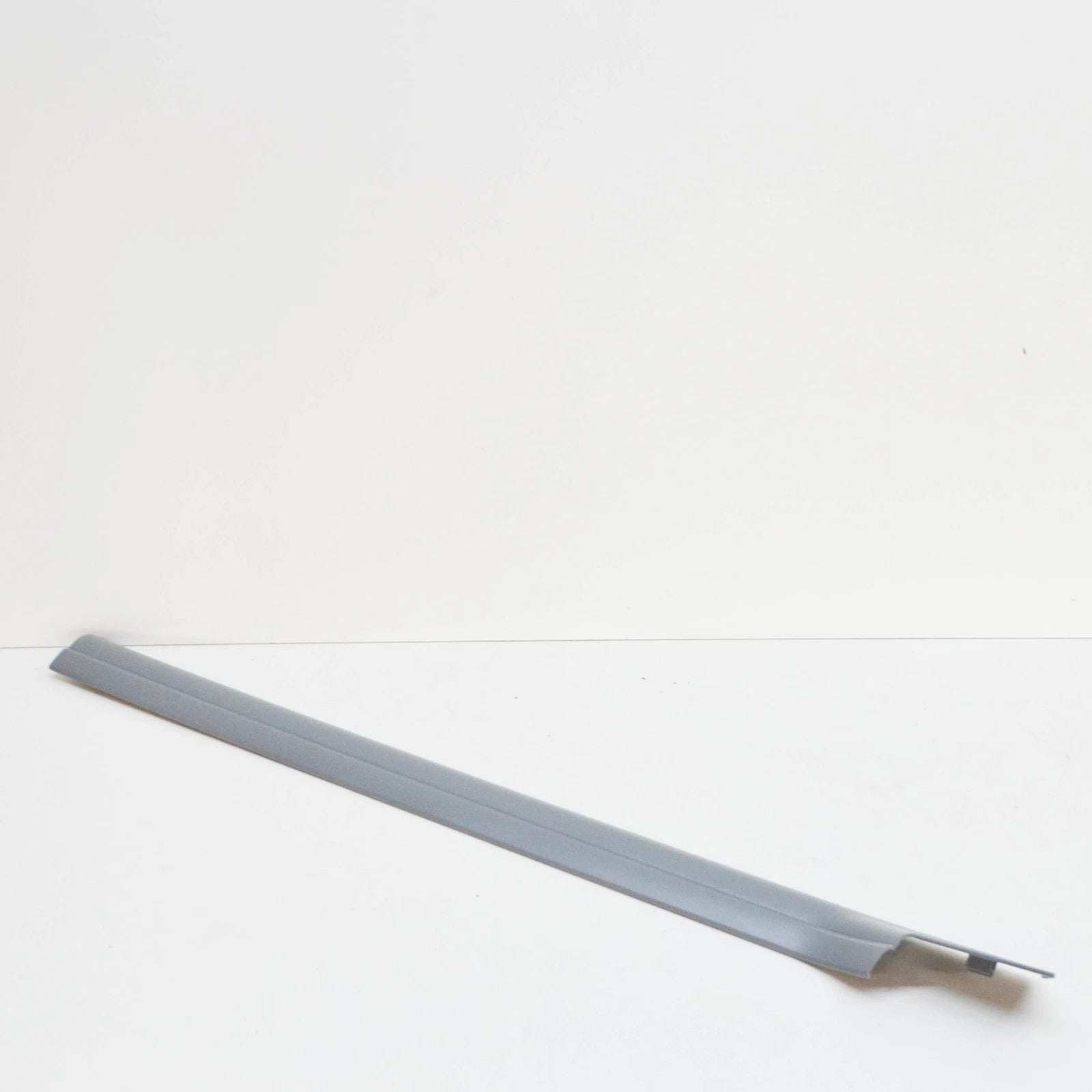 NEW BMW 3 E46 FRONT RIGHT INTERIOR DOOR SILL TRIM 51478239963 8239963 ORIGINAL