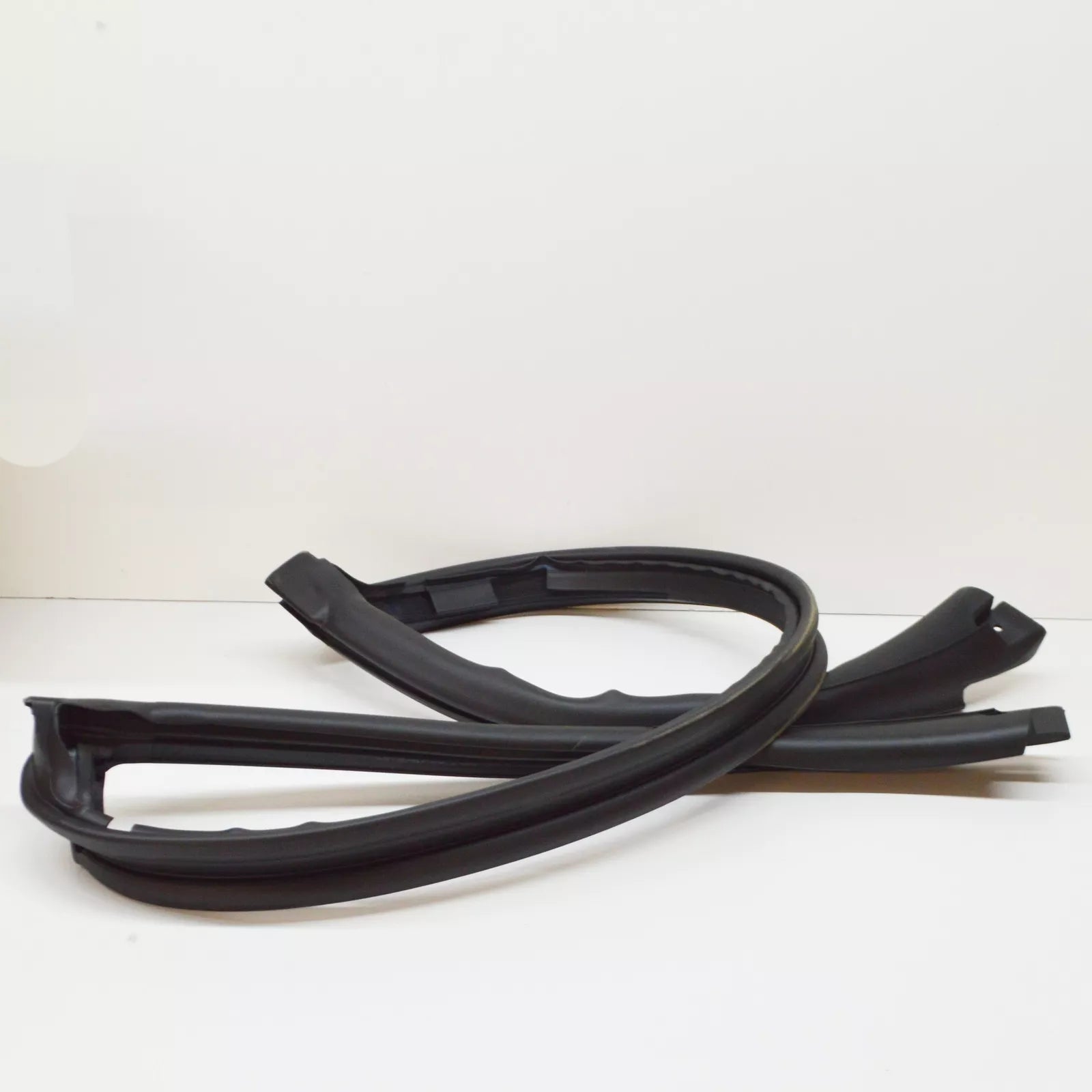 NEW MERCEDES-BENZ A W176 FRONT DOOR EDGE GUARD SEAL A1766920076 ORIGINAL