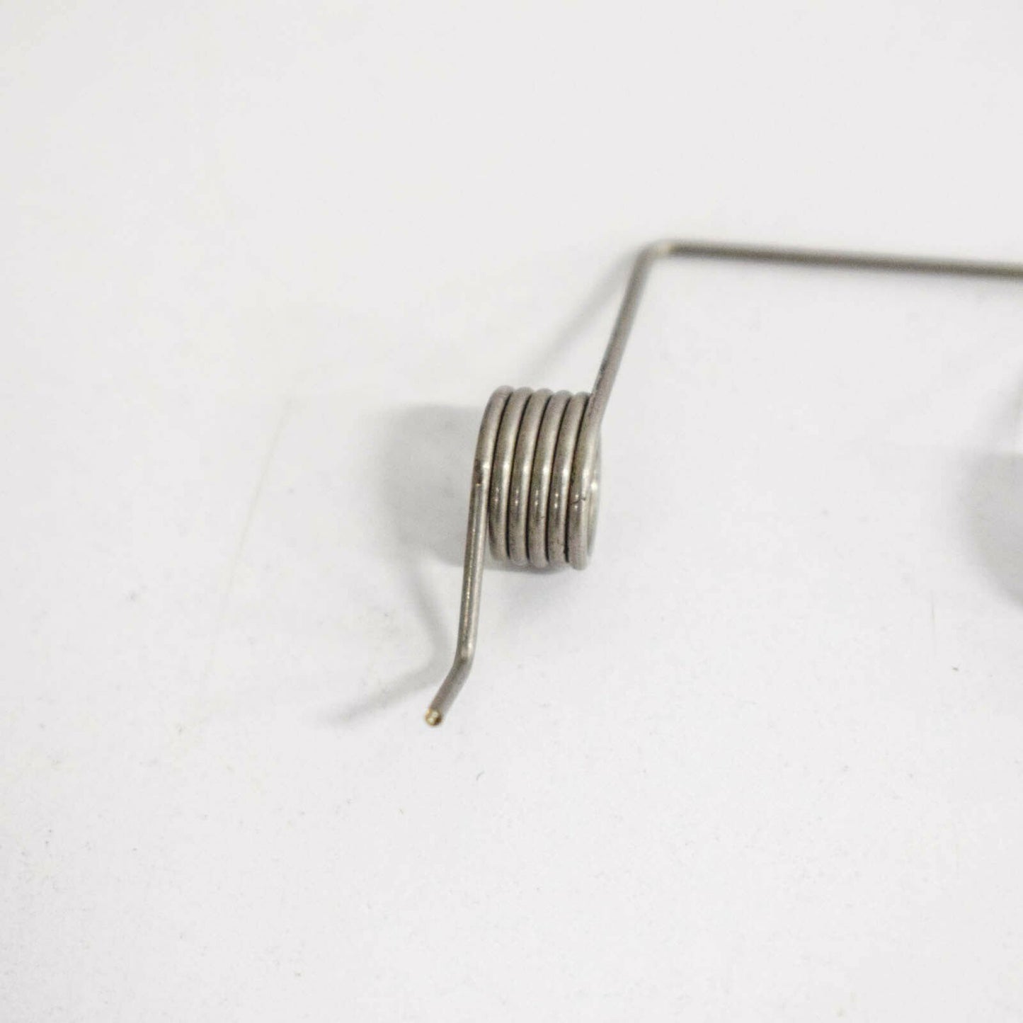 NEW MB C W204 FRONT RIGHT SIDE HEADLIGHT WASHER CAP SPRING A2048850001 ORIGINAL