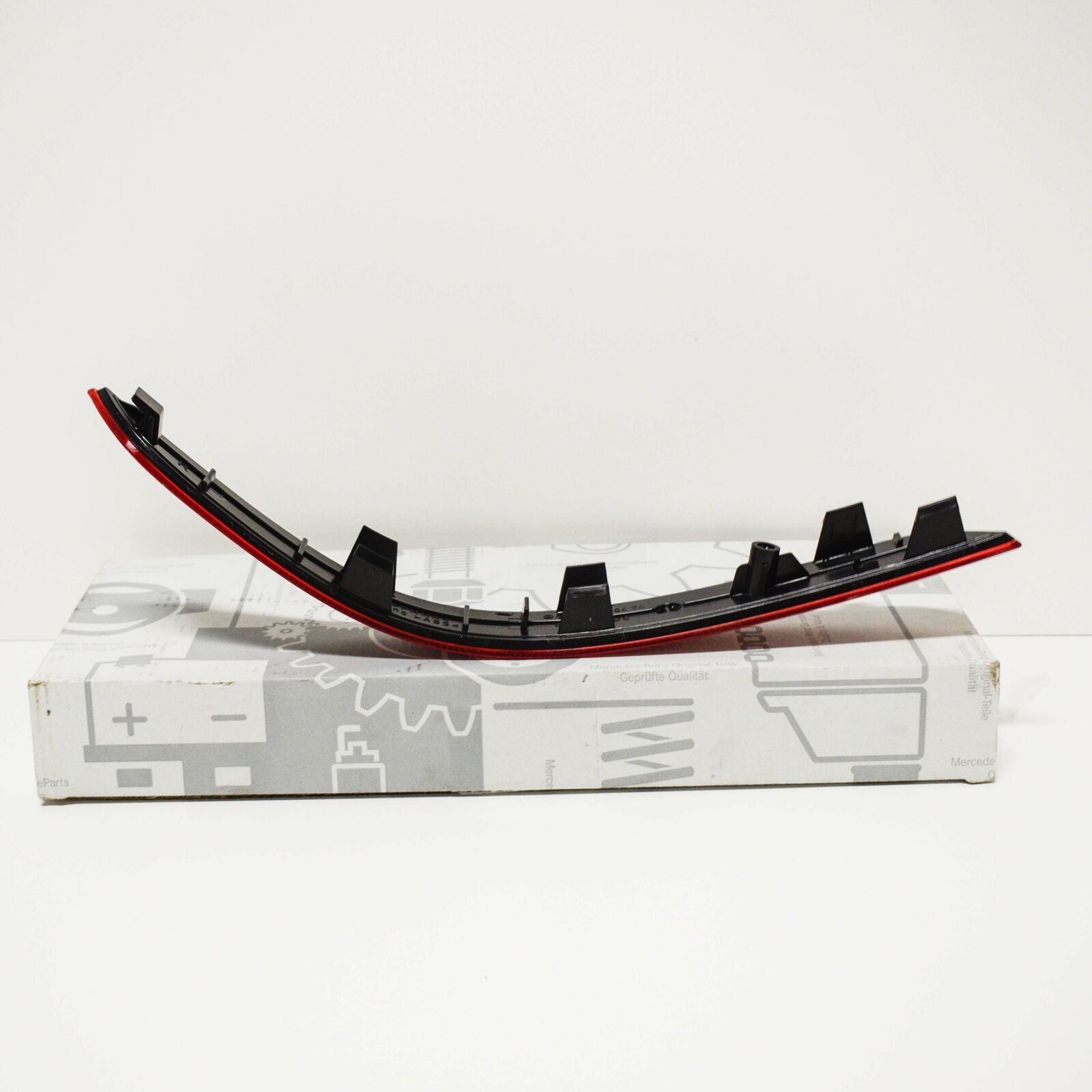 NEW MERCEDES-BENZ GLK-CLASS X204 REAR RIGHT BUMPER REFLECTOR A2048200474