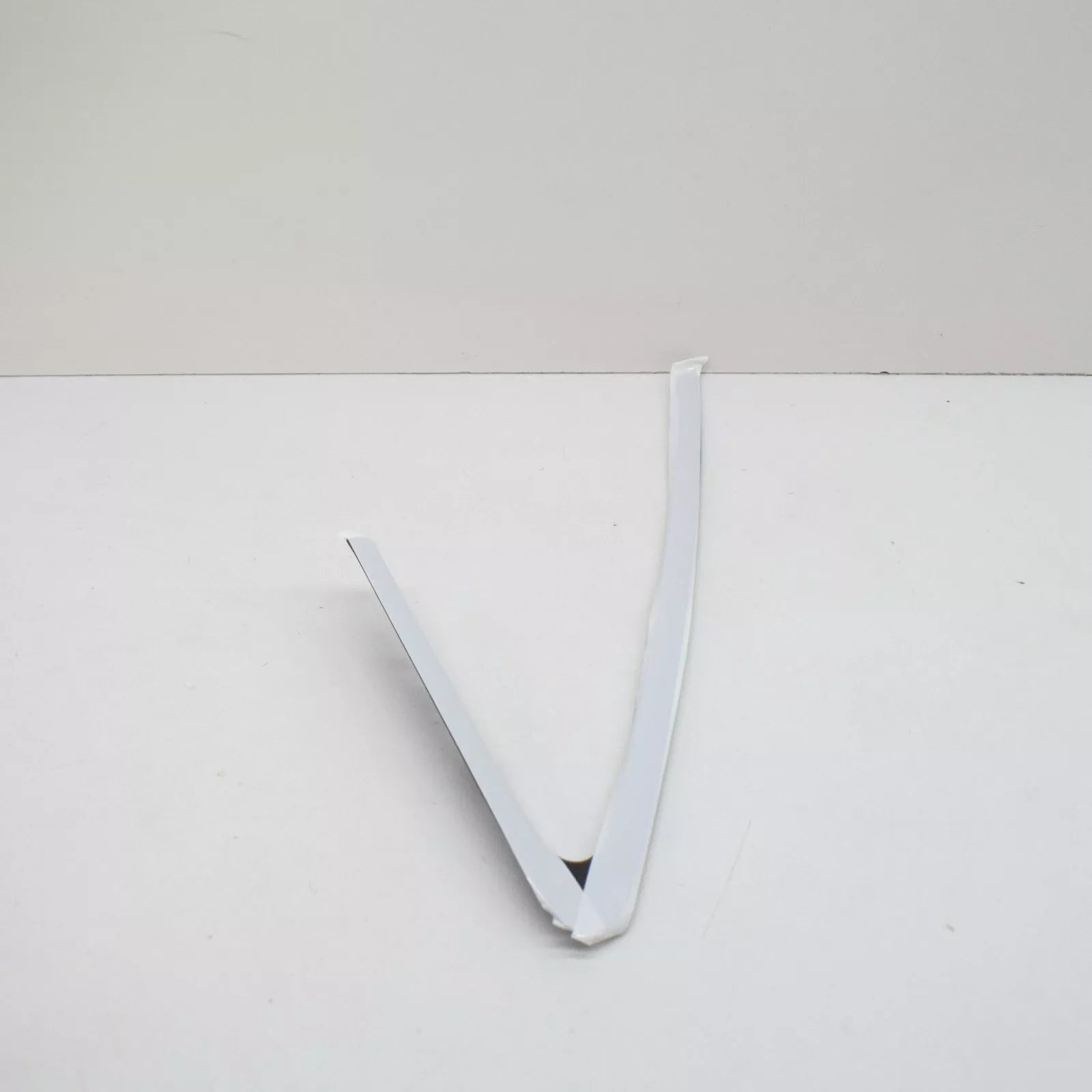 NEW AUDI A3 8V REAR LEFT SIDE QUARTER WINDOW TRIM 8V5853345CT94