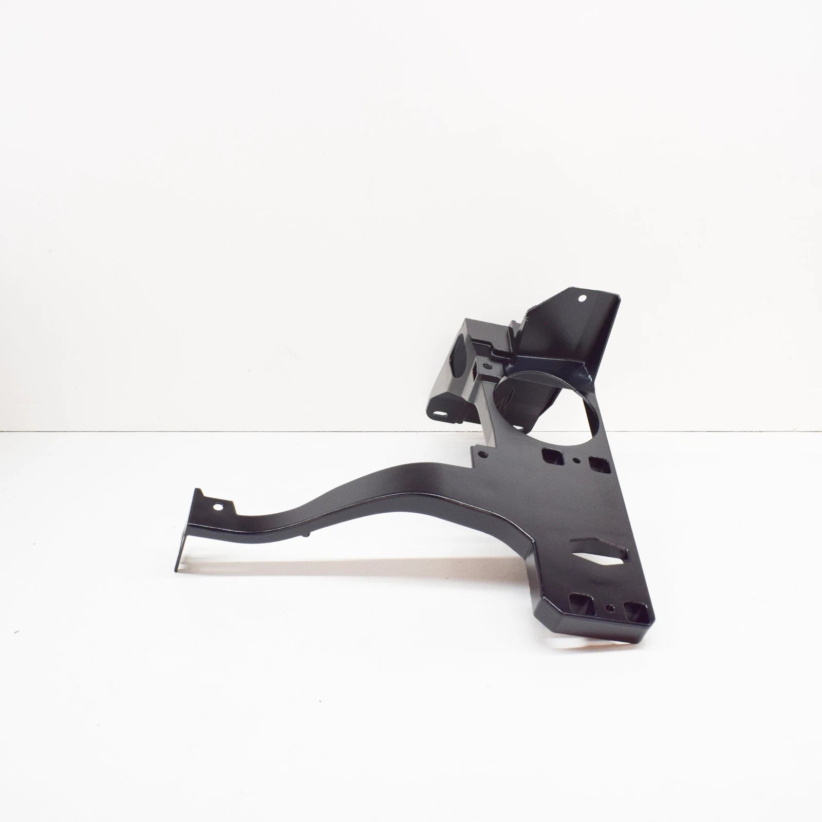 NEW BMW 6 E63 FRONT RADIATOR RIGHT BRACKET 51647008848 7008848 2007 ORIGINAL