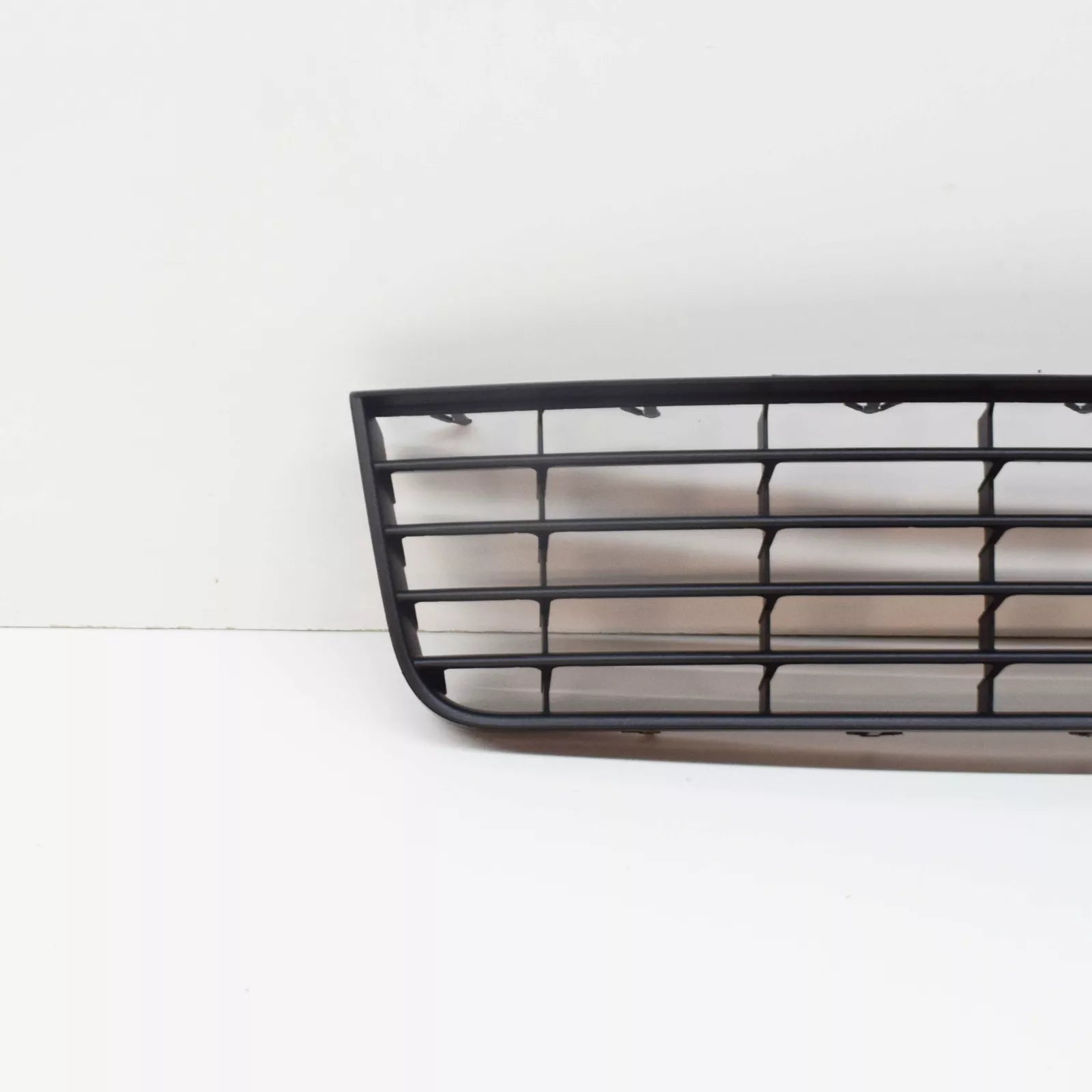 NEW VOLKSWAGEN GOLF MK5 FRONT BUMPER CENTER VENT GRILLE 1K08536779B9 ORIGINAL