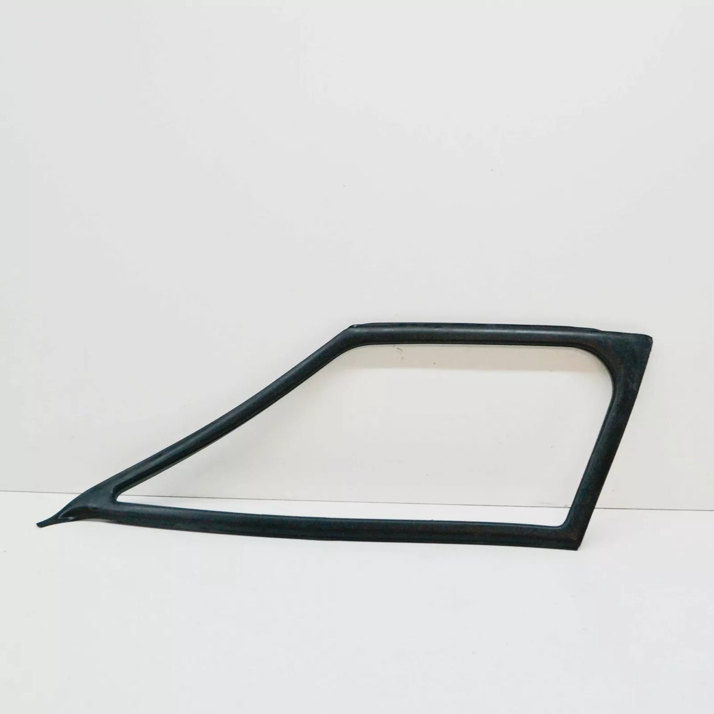 NEW MB SPRINTER 906 FRONT RIGHT QUARTER WINDOW SEAL GASKET A9066711820 ORIGINAL