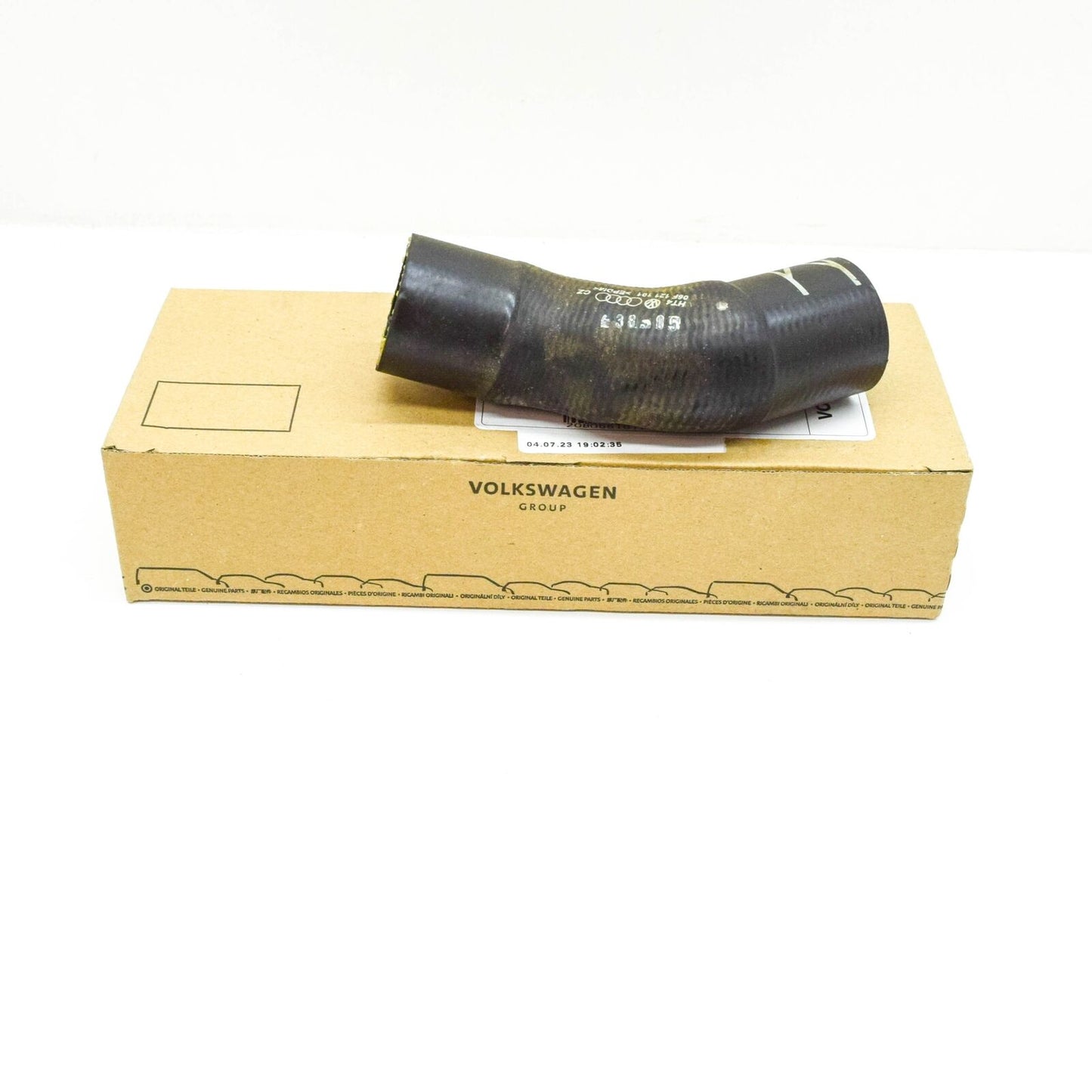 NEW AUDI A3 8P ENGINE COOLANT HOSE 06F121101 ORIGINAL