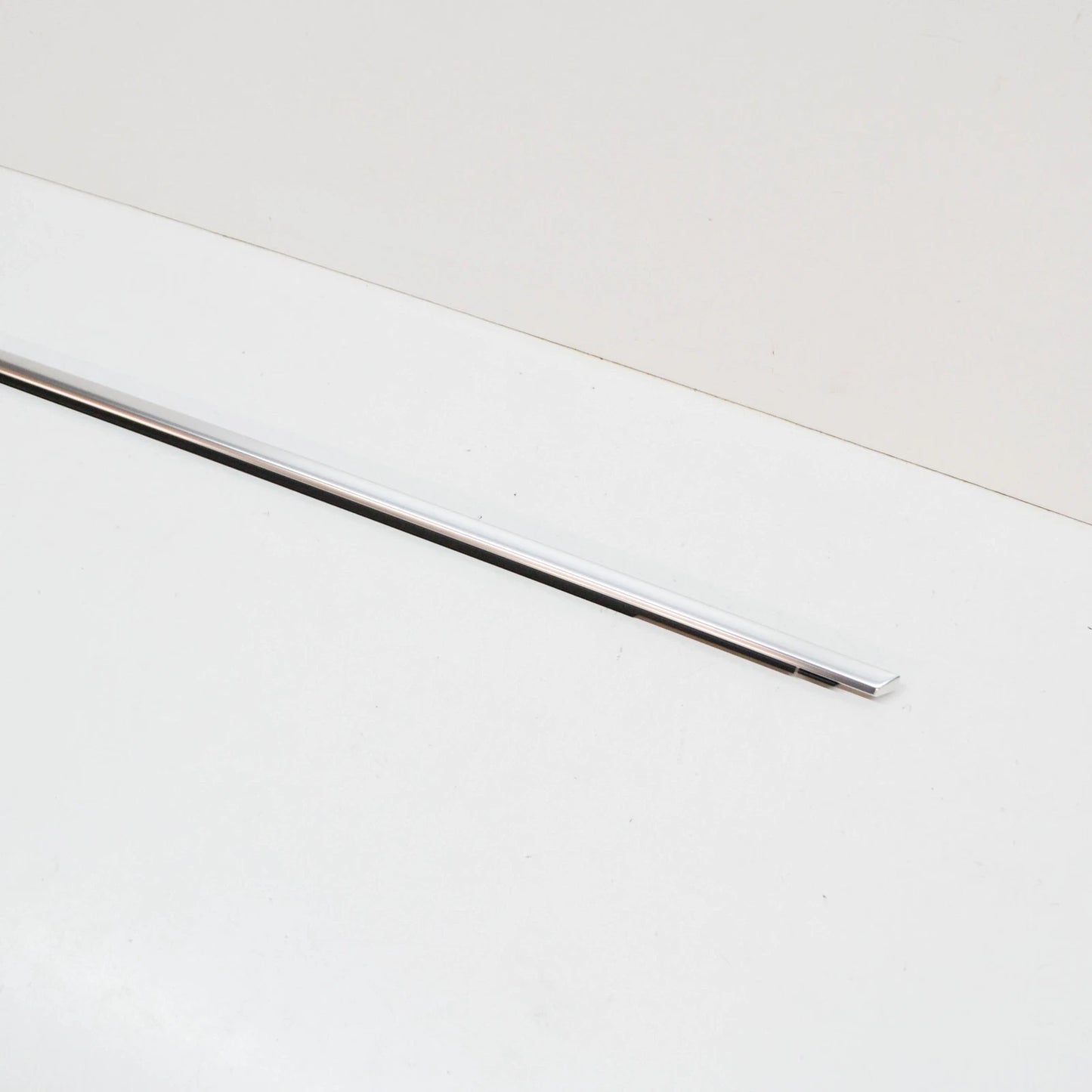 NEW AUDI Q5 FY FRONT LEFT DOOR WINDOW SLOT SEAL WITH TRIM 80A853283L3Q7 ORIGINAL