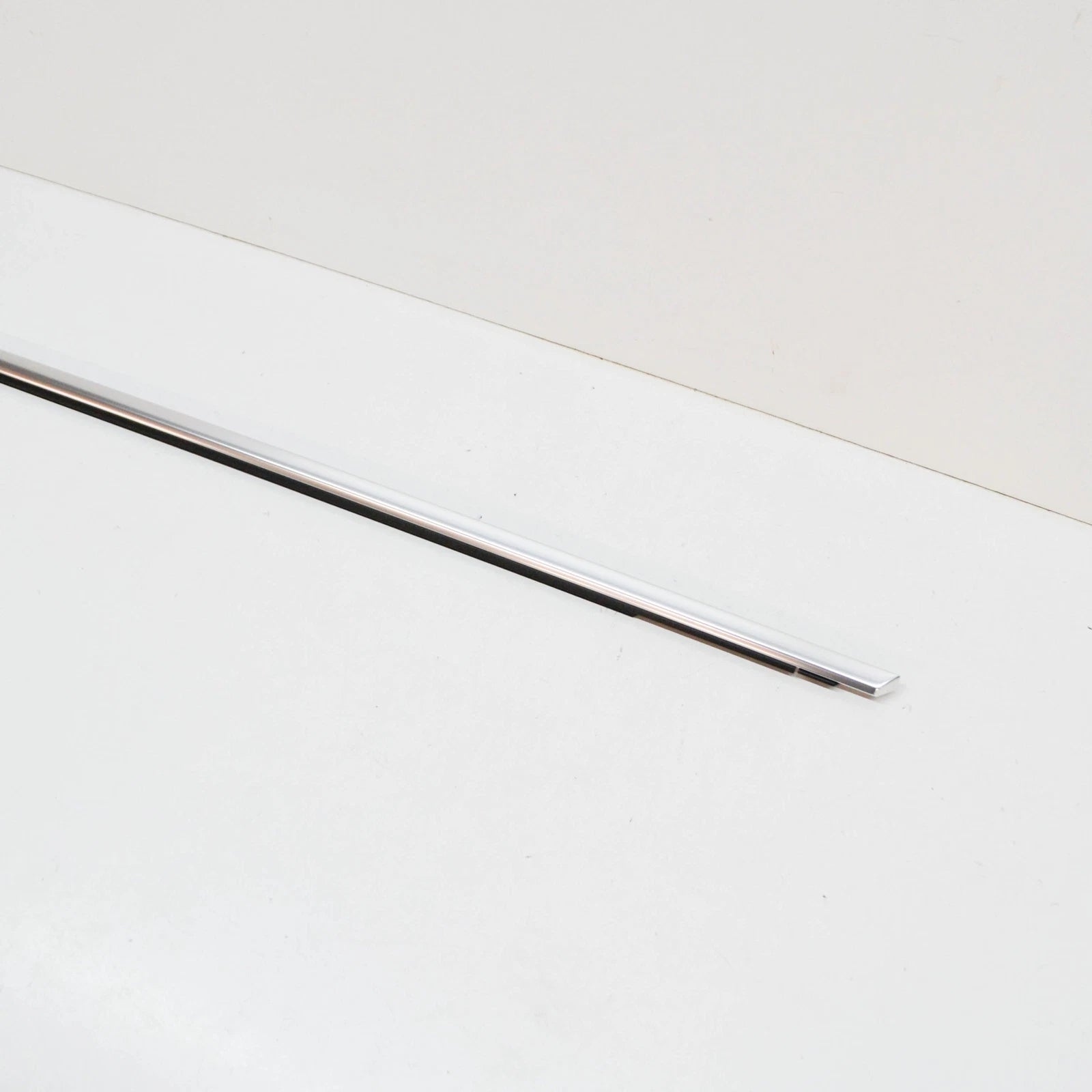 NEW AUDI Q5 FY FRONT LEFT DOOR WINDOW SLOT SEAL WITH TRIM 80A853283L3Q7 ORIGINAL