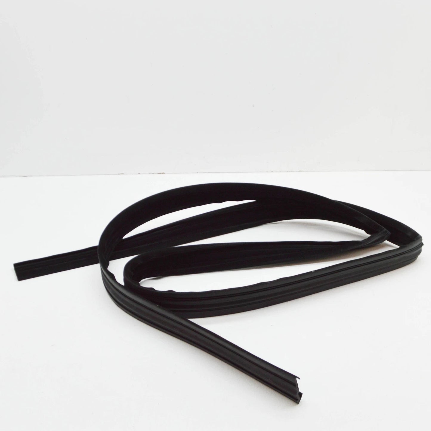 NEW BMW 5 E28 FRONT LEFT DOOR SEALING RUBBER 51321889787 1889787 1982 ORIGINAL