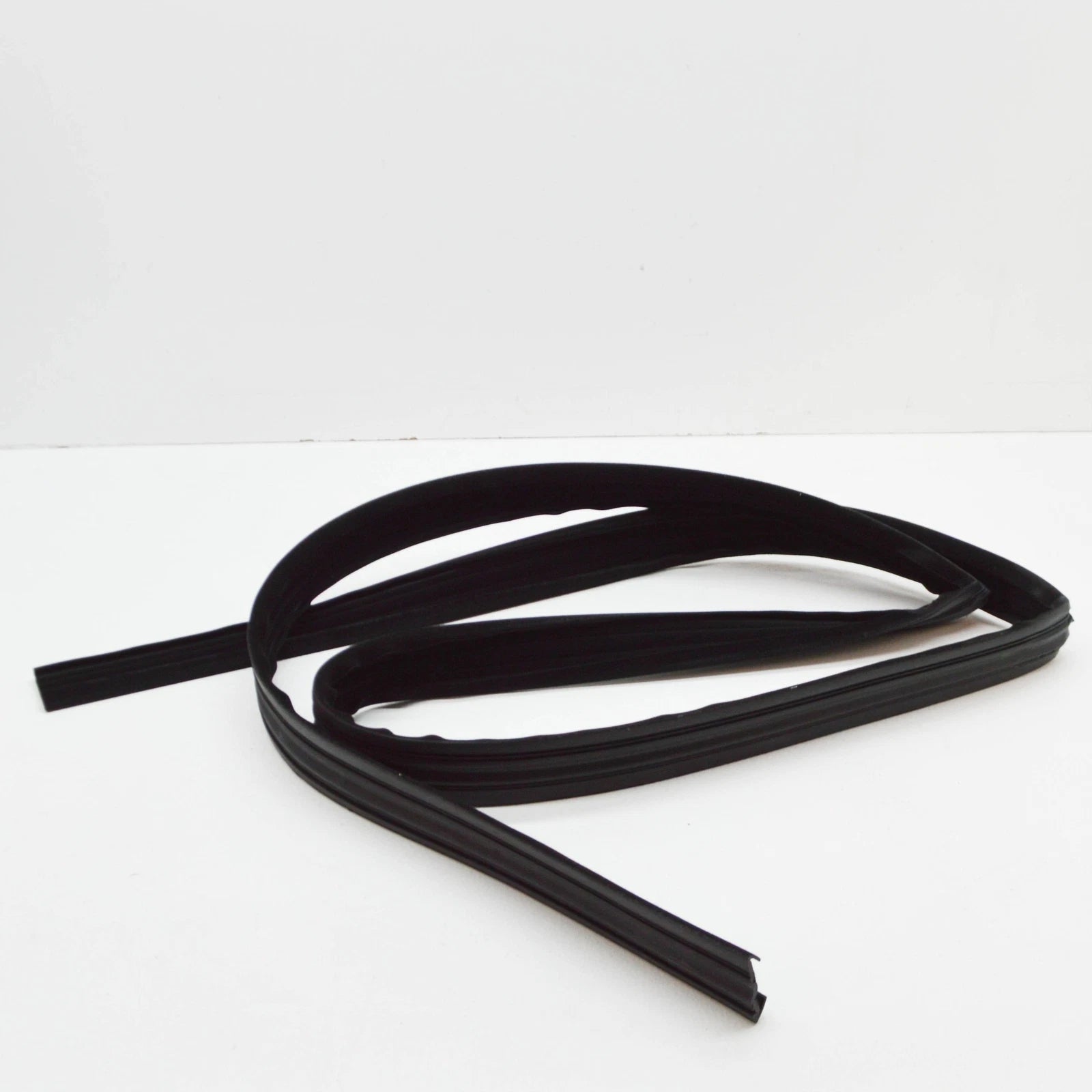 NEW BMW 5 E28 FRONT LEFT DOOR SEALING RUBBER 51321889787 1889787 1982 ORIGINAL