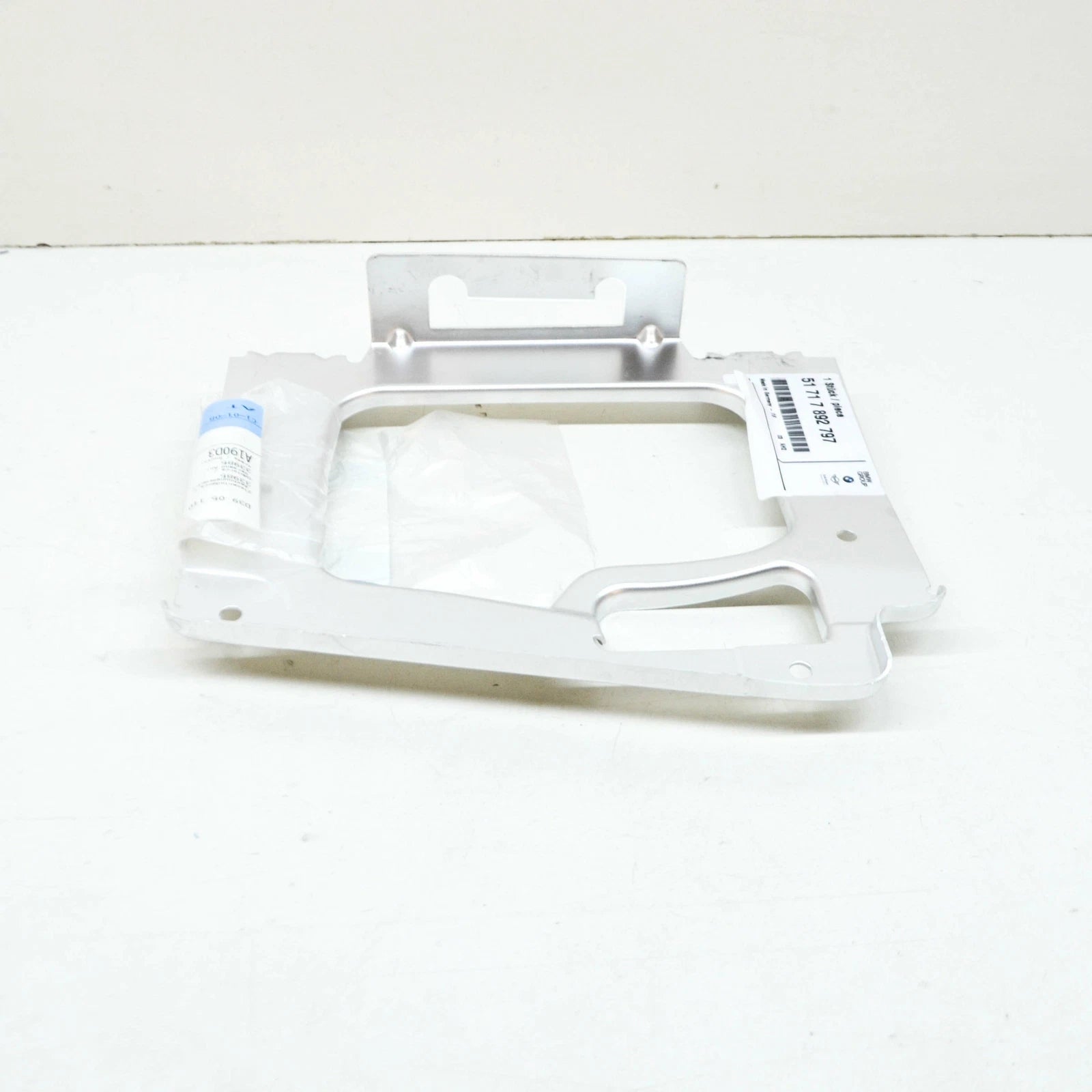 NEW BMW M3 COUPE E46 FRONT LEFT AIR DUCT BRACKET 51717892797 7892797 ORIGINAL