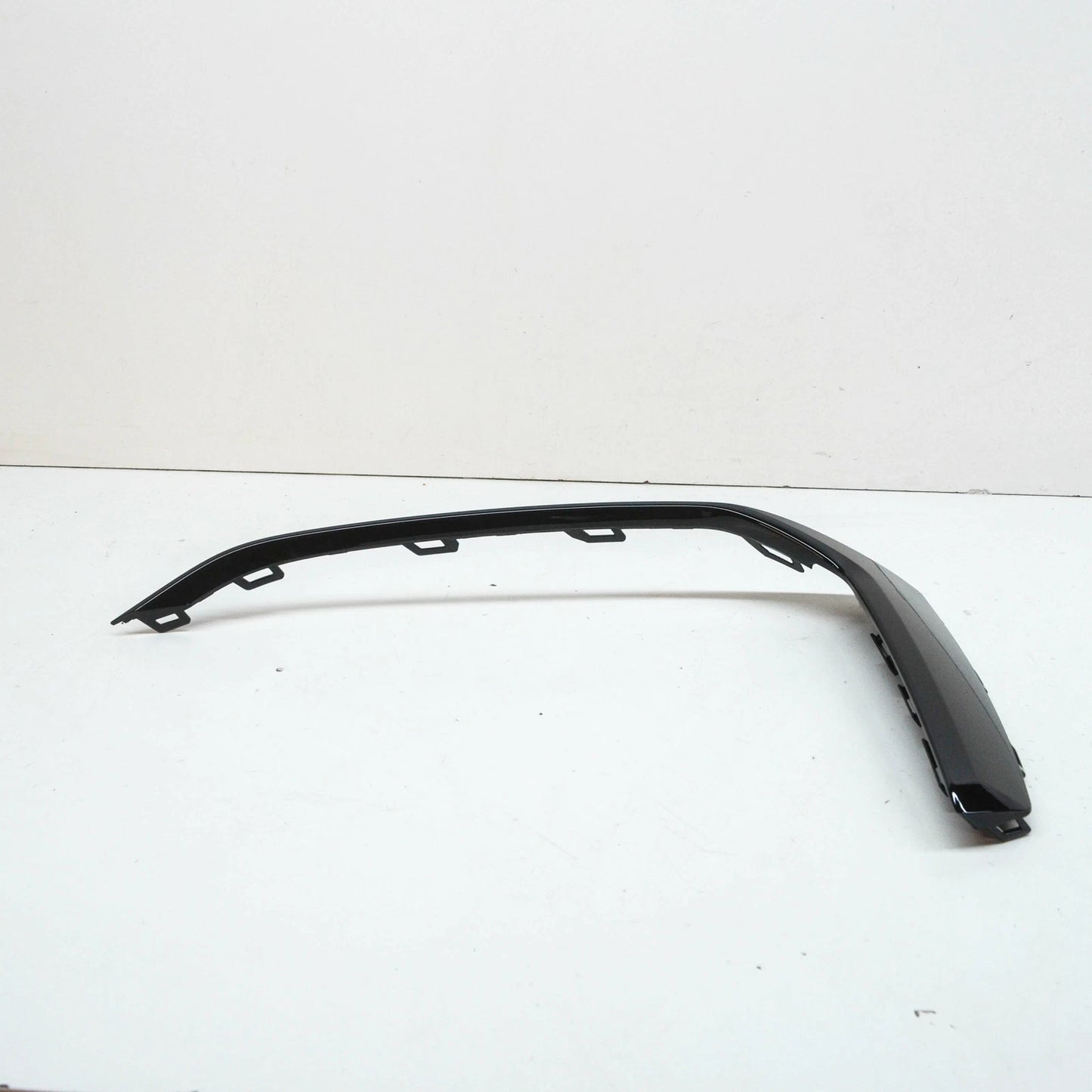 NEW AUDI SQ7 4M FRONT BUMPER RIGHT LOWER TRIM GLOSSY 4M0853300AT94