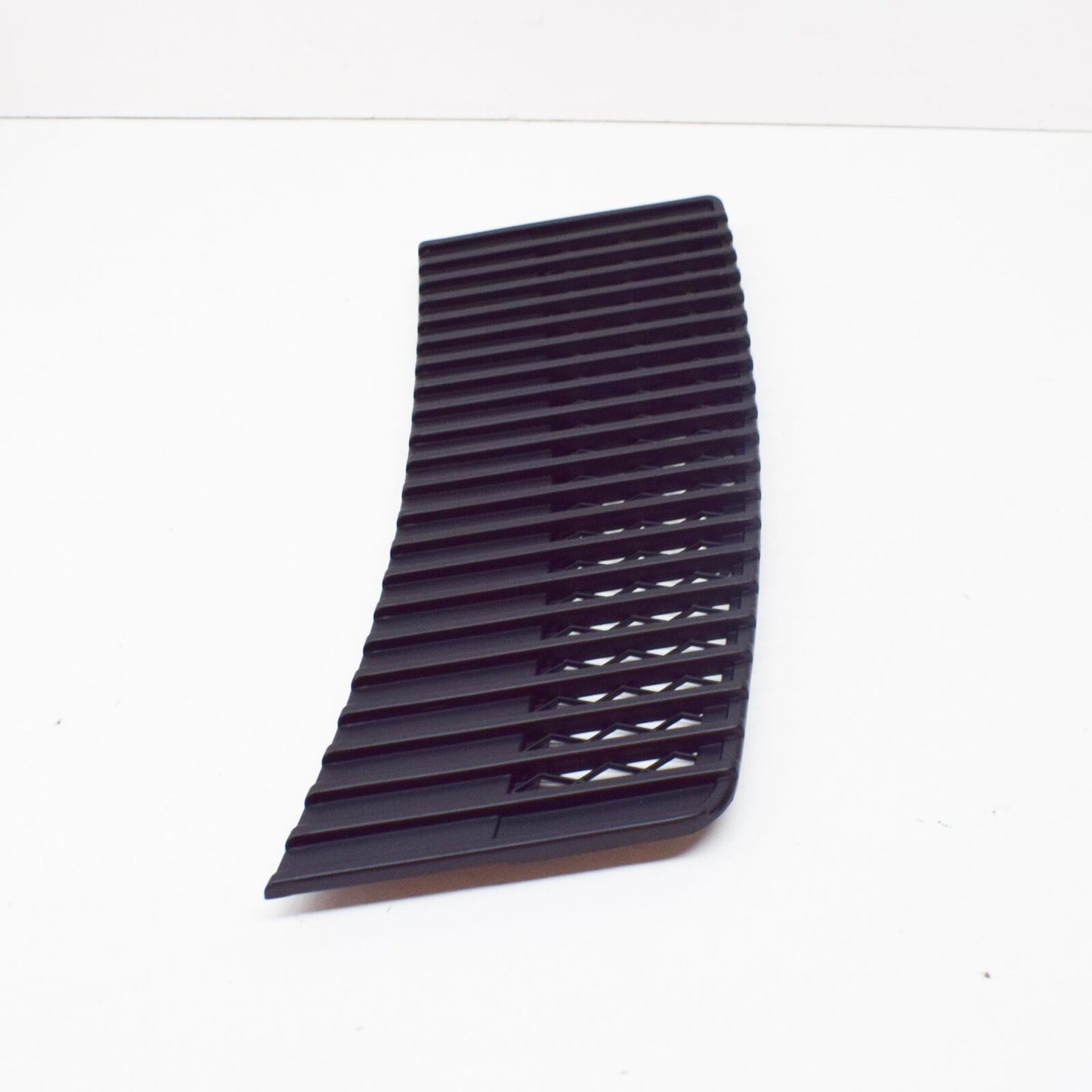 new bmw e28 sedan hood grille vent grille right 1874518 51131874518 original
