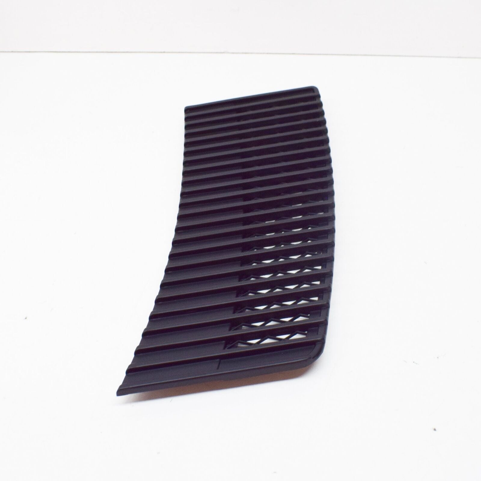 new bmw e28 sedan hood grille vent grille right 1874518 51131874518 original