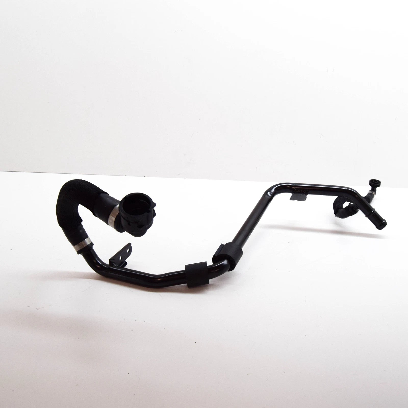 NEW MERCEDES-BENZ GLC X253 ENGINE COOLANT PIPE A2135007300 ORIGINAL