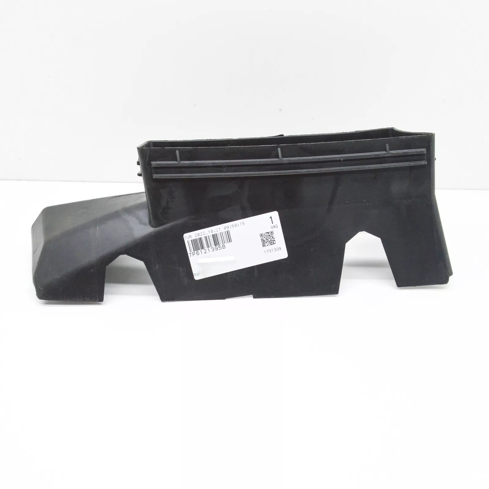 NEW VOLKSWAGEN TOUAREG 7P LEFT RADIATOR AIR DUCT 7P6121395B ORIGINAL