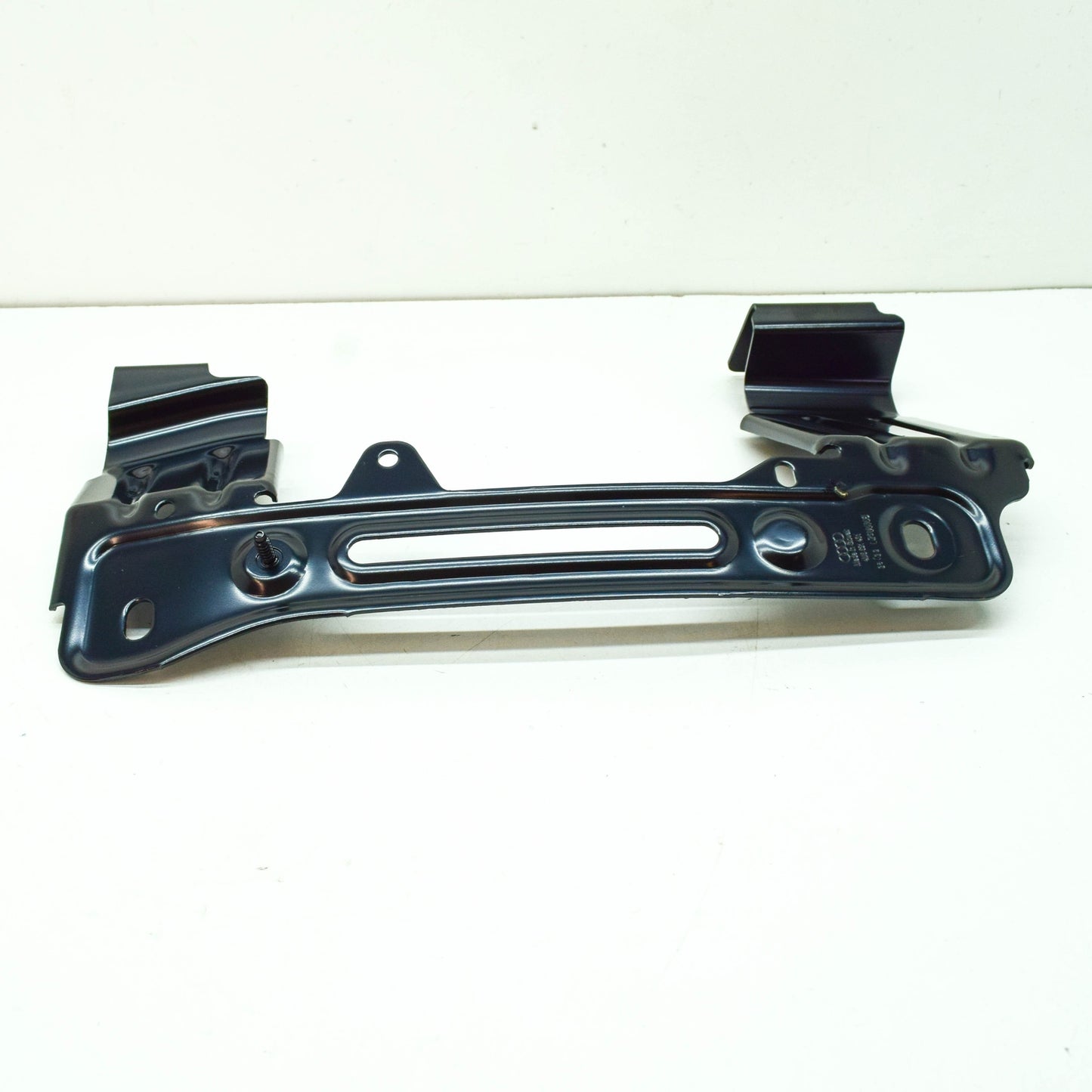 NEW AUDI Q8 4MN FRONT LEFT FENDER BRACKET 4M8821431 ORIGINAL