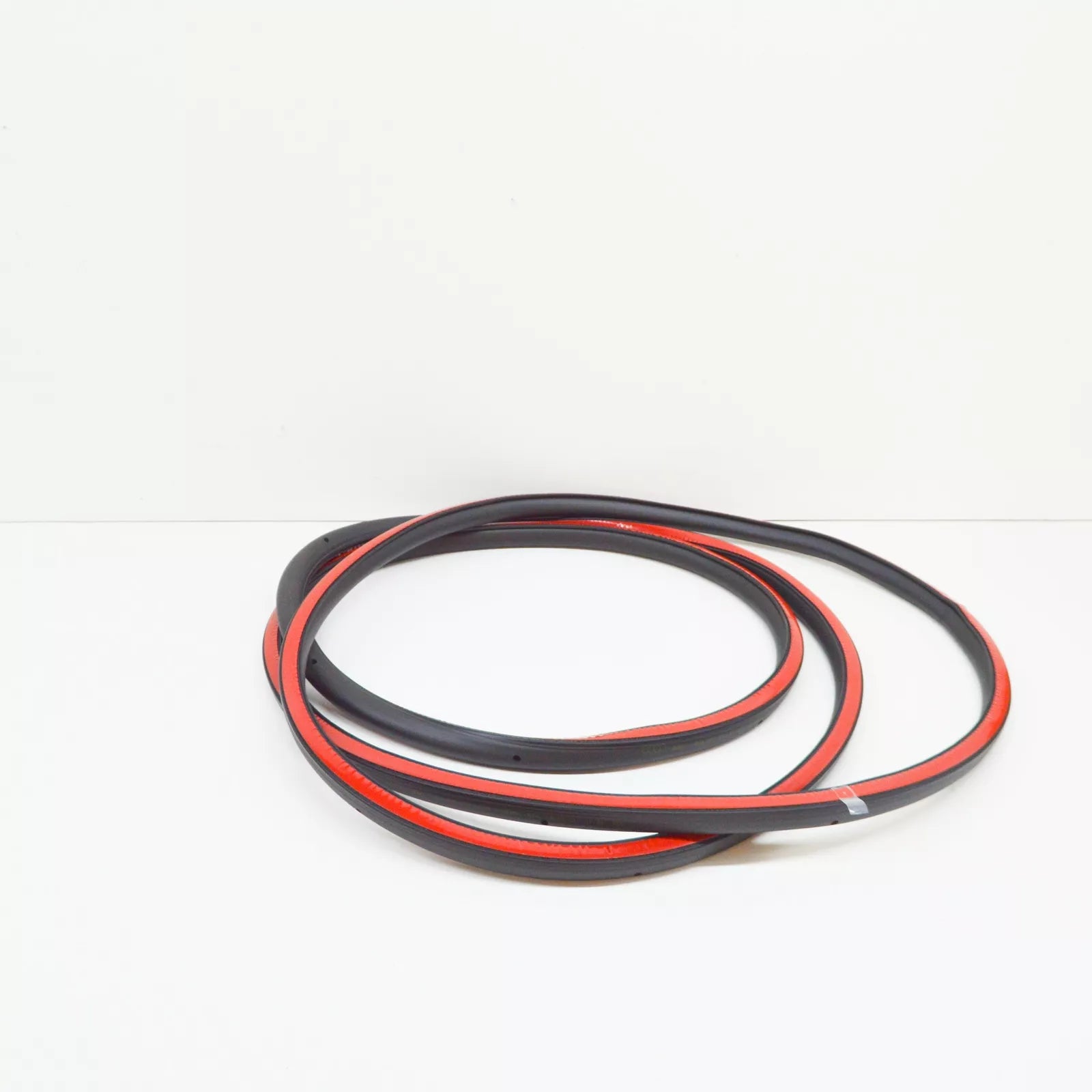 NEW AUDI A3 SPORTBACK 8V FRONT RIGHT OUTER DOOR SEAL RUBBER 8V4837912C ORIGINAL