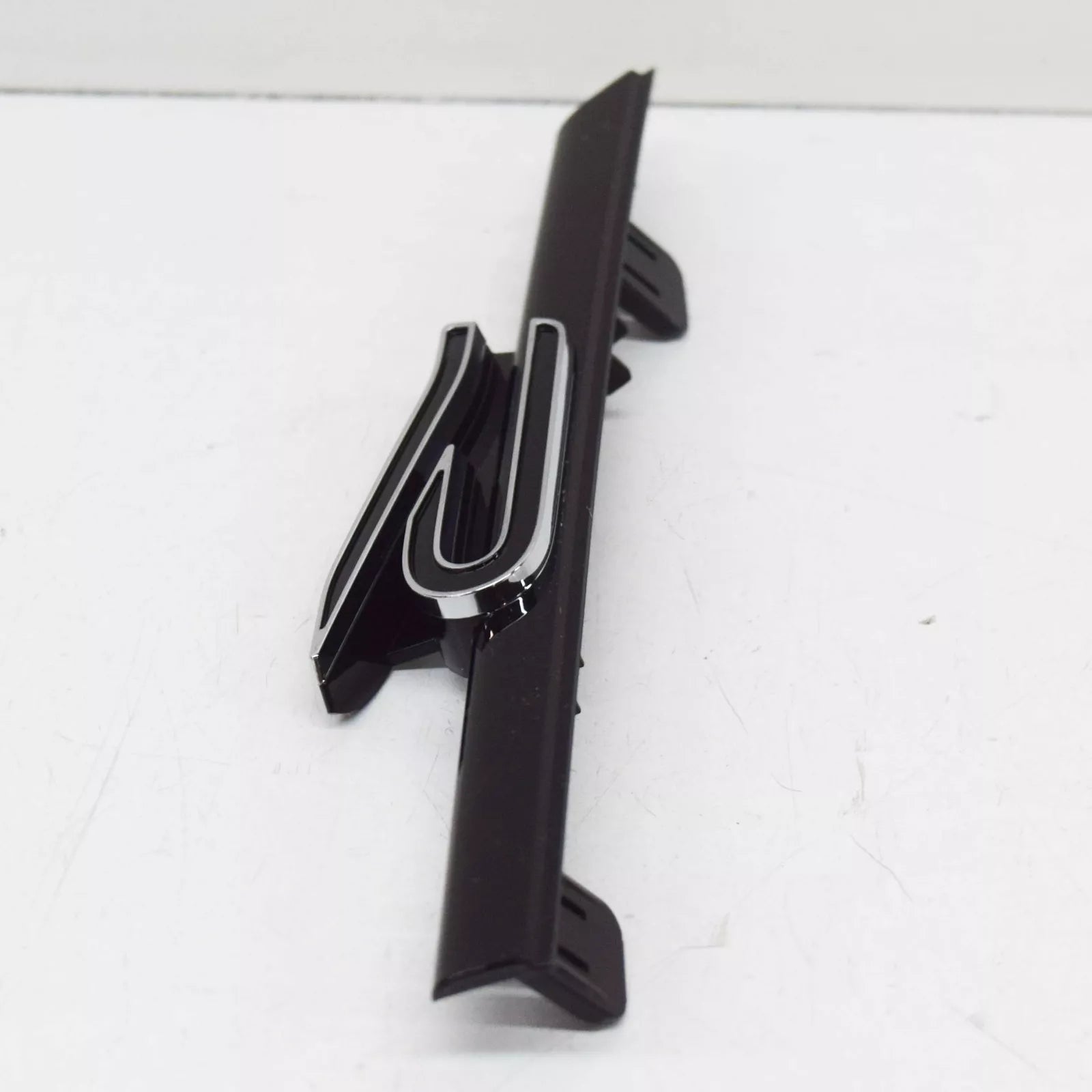 NEW VW GOLF MK8 FRONT RADIATOR GRILLE 'R-LINE' INSCRIPTION 5H0853679PFOD