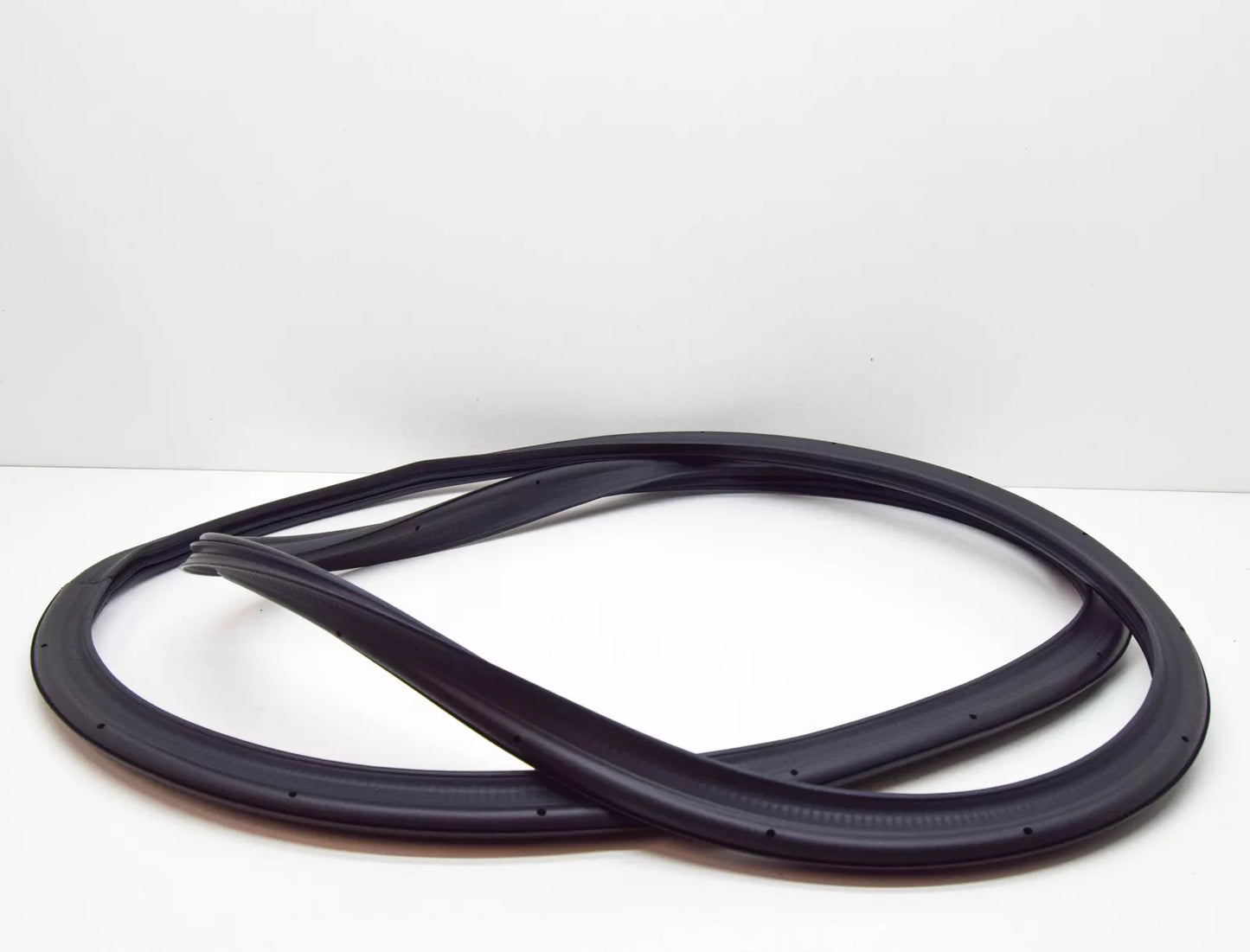 NEW VW GOLF VII VARIANT BA5, BV5 BOOTLID SEAL RUBBER 5G6827705E ORIGINAL