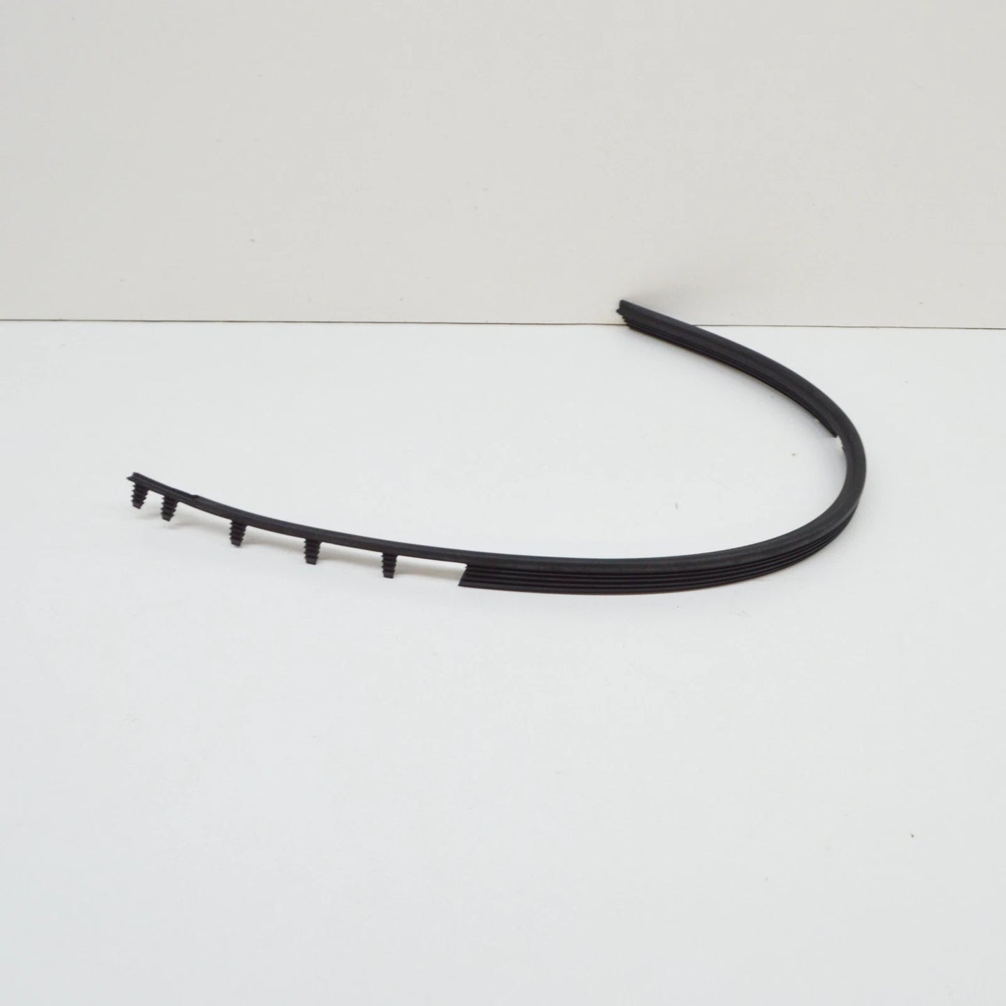 NEW MERCEDES-BENZ C W202 FRONT LEFT HEADLIGHT MOLDING SEAL A2028261780 ORIGINAL