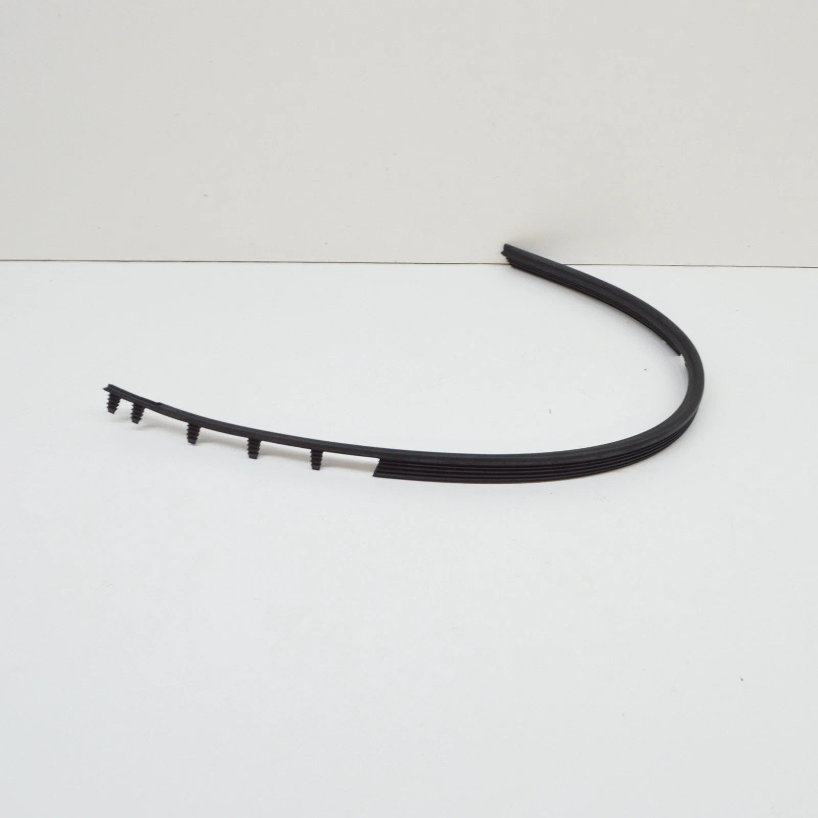 NEW MERCEDES-BENZ C W202 FRONT LEFT HEADLIGHT MOLDING SEAL A2028261780 ORIGINAL