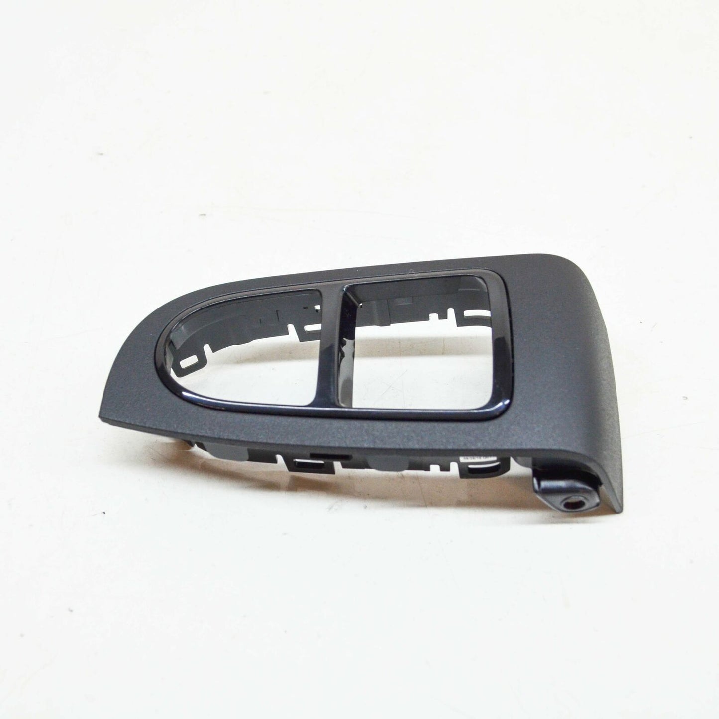 NEW MB C W205 FRONT LEFT DOOR WINDOW BEZEL LHD A20572041149051 ORIGINAL