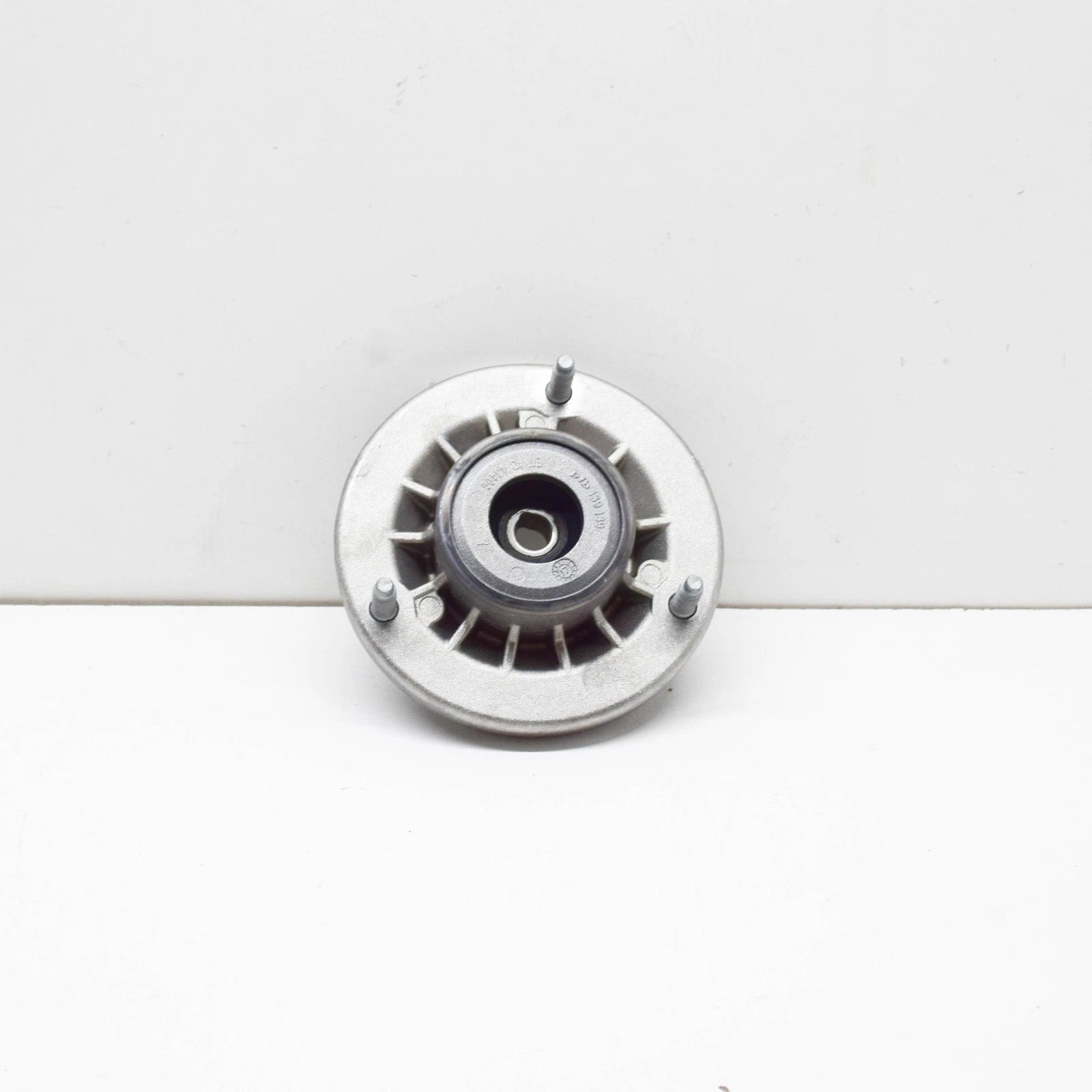 NEW BMW 5 F10 REAR SHOCK MOUNT 33506863301 6863301 ORIGINAL