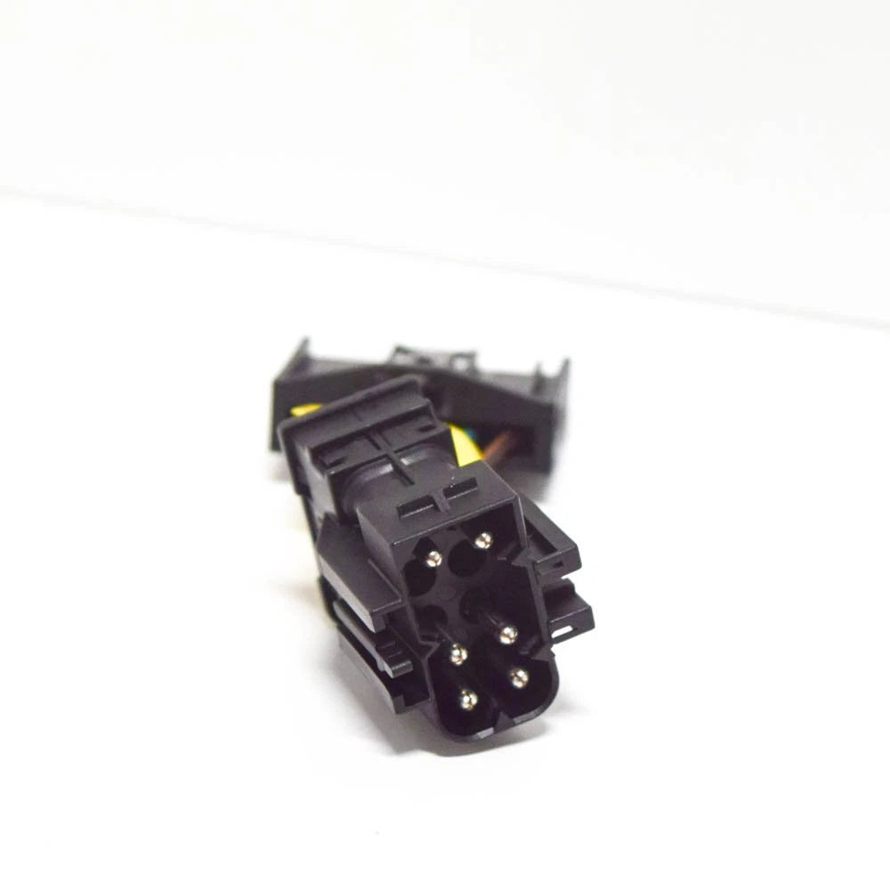 NEW BMW 5 E39 REAR LEFT LIGHT ADAPTER 63120025517 0025517 ORIGINAL